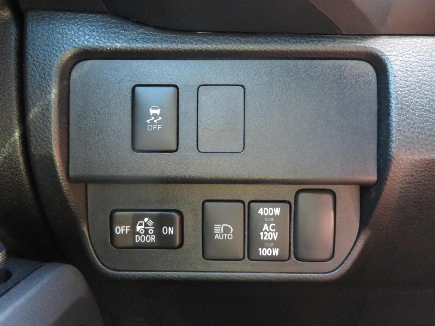 2021 White Toyota Tacoma SR5 Double Cab V6 6AT 4WD (3TYCZ5AN8MT) with an 3.5L V6 DOHC 24V engine, 6A transmission, located at 2630 Grass Valley Highway, Auburn, CA, 95603, (530) 508-5100, 38.937893, -121.095482 - Leveled Tacoma sitting on 18" Fuel wheels, Toyo RT tires, Bakflip bed cover, and window tint. - Photo#33
