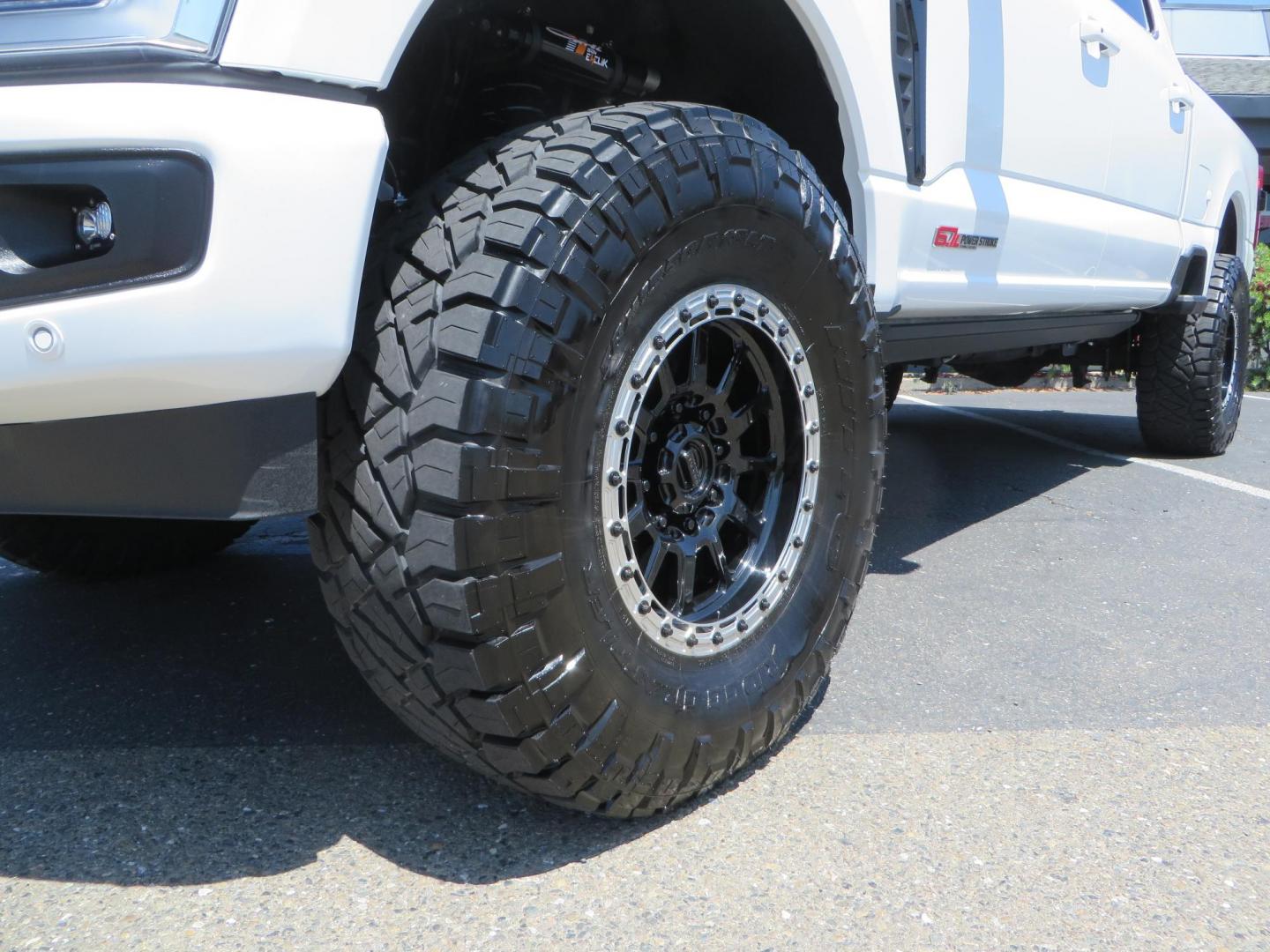 2024 White Ford F-250 SD Platinum Crew Cab 4WD (1FT8W2BM0RE) with an 6.7L V8 OHV 16V DIESEL engine, 6A transmission, located at 2630 Grass Valley Highway, Auburn, CA, 95603, (530) 508-5100, 38.937893, -121.095482 - Our Shop truck is ready for a new home. We installed a Carli 3.5" E-Venture suspension system, Torsion Sway Bar, Full Progressive Spring pack, Leaf Spring Shackles, Adjustable Radius Arms, High & Low Mount Steering Stabilizers, Long Travel Air Bags, Logiq HD2 Air compressor, Logiq Air Tank with chuc - Photo#10