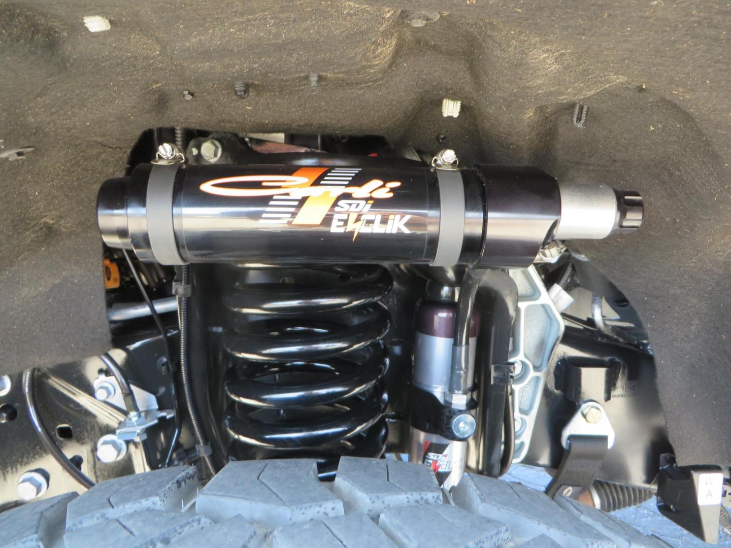 2024 White Ford F-250 SD Platinum Crew Cab 4WD (1FT8W2BM0RE) with an 6.7L V8 OHV 16V DIESEL engine, 6A transmission, located at 2630 Grass Valley Highway, Auburn, CA, 95603, (530) 508-5100, 38.937893, -121.095482 - Our Shop truck is ready for a new home. We installed a Carli 3.5" E-Venture suspension system, Torsion Sway Bar, Full Progressive Spring pack, Leaf Spring Shackles, Adjustable Radius Arms, High & Low Mount Steering Stabilizers, Long Travel Air Bags, Logiq HD2 Air compressor, Logiq Air Tank with chuc - Photo#11