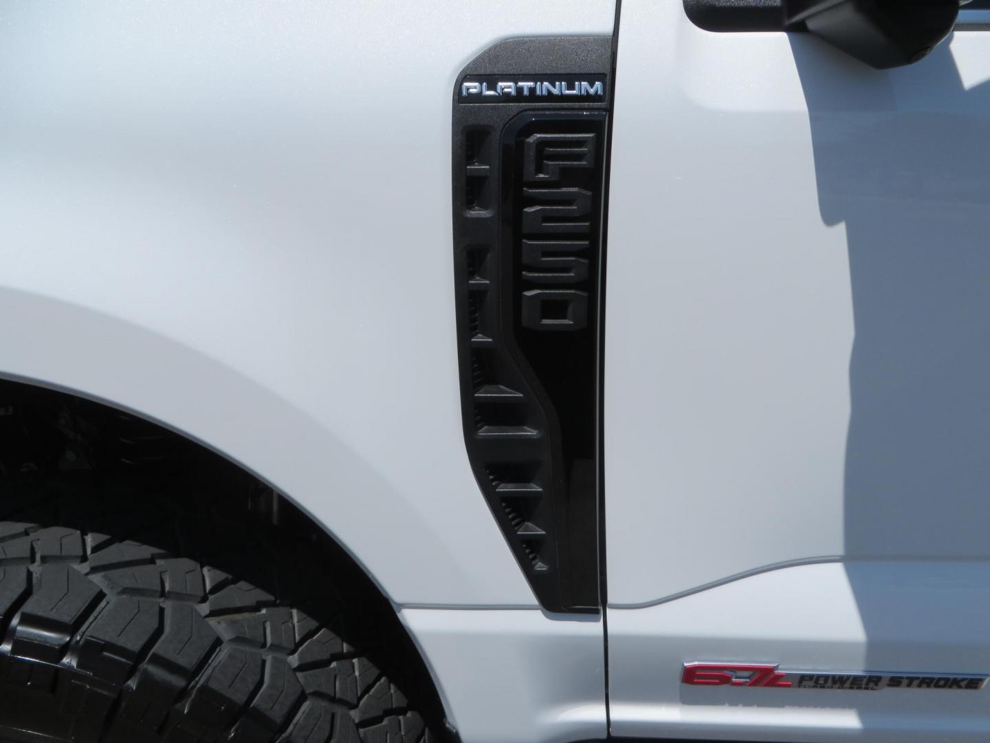 2024 White Ford F-250 SD Platinum Crew Cab 4WD (1FT8W2BM0RE) with an 6.7L V8 OHV 16V DIESEL engine, 6A transmission, located at 2630 Grass Valley Highway, Auburn, CA, 95603, (530) 508-5100, 38.937893, -121.095482 - Our Shop truck is ready for a new home. We installed a Carli 3.5" E-Venture suspension system, Torsion Sway Bar, Full Progressive Spring pack, Leaf Spring Shackles, Adjustable Radius Arms, High & Low Mount Steering Stabilizers, Long Travel Air Bags, Logiq HD2 Air compressor, Logiq Air Tank with chuc - Photo#21