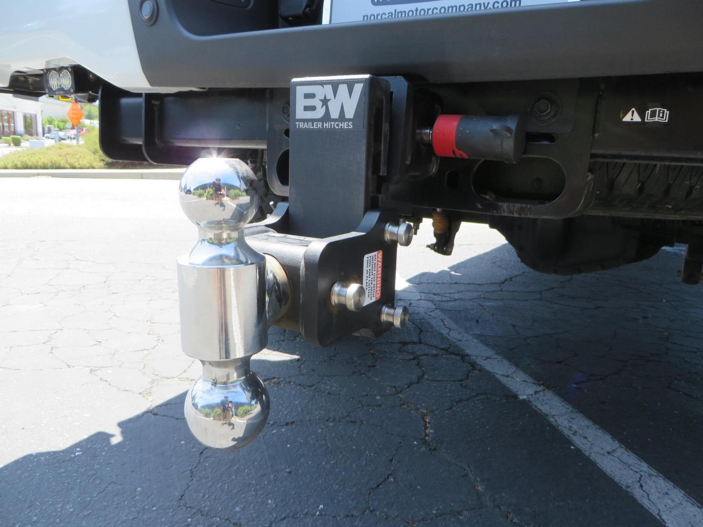 2024 White Ford F-250 SD Platinum Crew Cab 4WD (1FT8W2BM0RE) with an 6.7L V8 OHV 16V DIESEL engine, 6A transmission, located at 2630 Grass Valley Highway, Auburn, CA, 95603, (530) 508-5100, 38.937893, -121.095482 - Our Shop truck is ready for a new home. We installed a Carli 3.5" E-Venture suspension system, Torsion Sway Bar, Full Progressive Spring pack, Leaf Spring Shackles, Adjustable Radius Arms, High & Low Mount Steering Stabilizers, Long Travel Air Bags, Logiq HD2 Air compressor, Logiq Air Tank with chuc - Photo#25