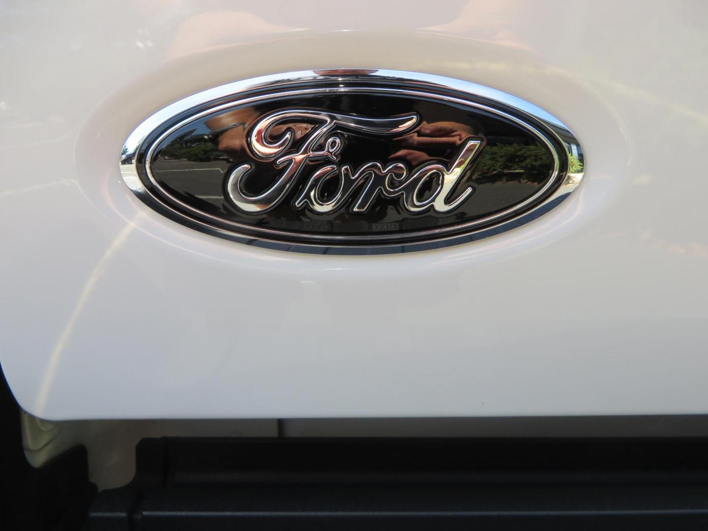 2024 White Ford F-250 SD Platinum Crew Cab 4WD (1FT8W2BM0RE) with an 6.7L V8 OHV 16V DIESEL engine, 6A transmission, located at 2630 Grass Valley Highway, Auburn, CA, 95603, (530) 508-5100, 38.937893, -121.095482 - Our Shop truck is ready for a new home. We installed a Carli 3.5" E-Venture suspension system, Torsion Sway Bar, Full Progressive Spring pack, Leaf Spring Shackles, Adjustable Radius Arms, High & Low Mount Steering Stabilizers, Long Travel Air Bags, Logiq HD2 Air compressor, Logiq Air Tank with chuc - Photo#28