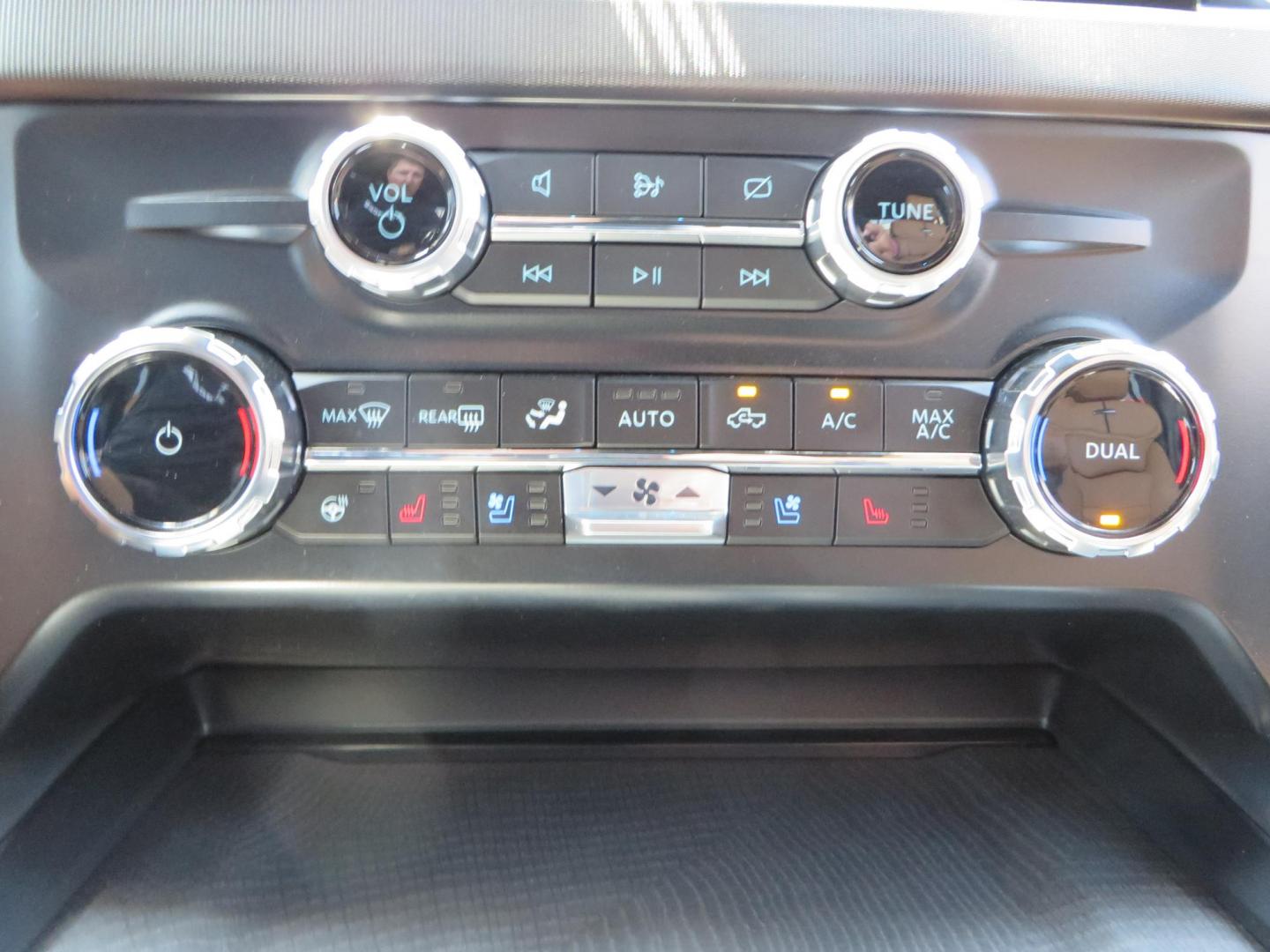 2024 White Ford F-250 SD Platinum Crew Cab 4WD (1FT8W2BM0RE) with an 6.7L V8 OHV 16V DIESEL engine, 6A transmission, located at 2630 Grass Valley Highway, Auburn, CA, 95603, (530) 508-5100, 38.937893, -121.095482 - Our Shop truck is ready for a new home. We installed a Carli 3.5" E-Venture suspension system, Torsion Sway Bar, Full Progressive Spring pack, Leaf Spring Shackles, Adjustable Radius Arms, High & Low Mount Steering Stabilizers, Long Travel Air Bags, Logiq HD2 Air compressor, Logiq Air Tank with chuc - Photo#58