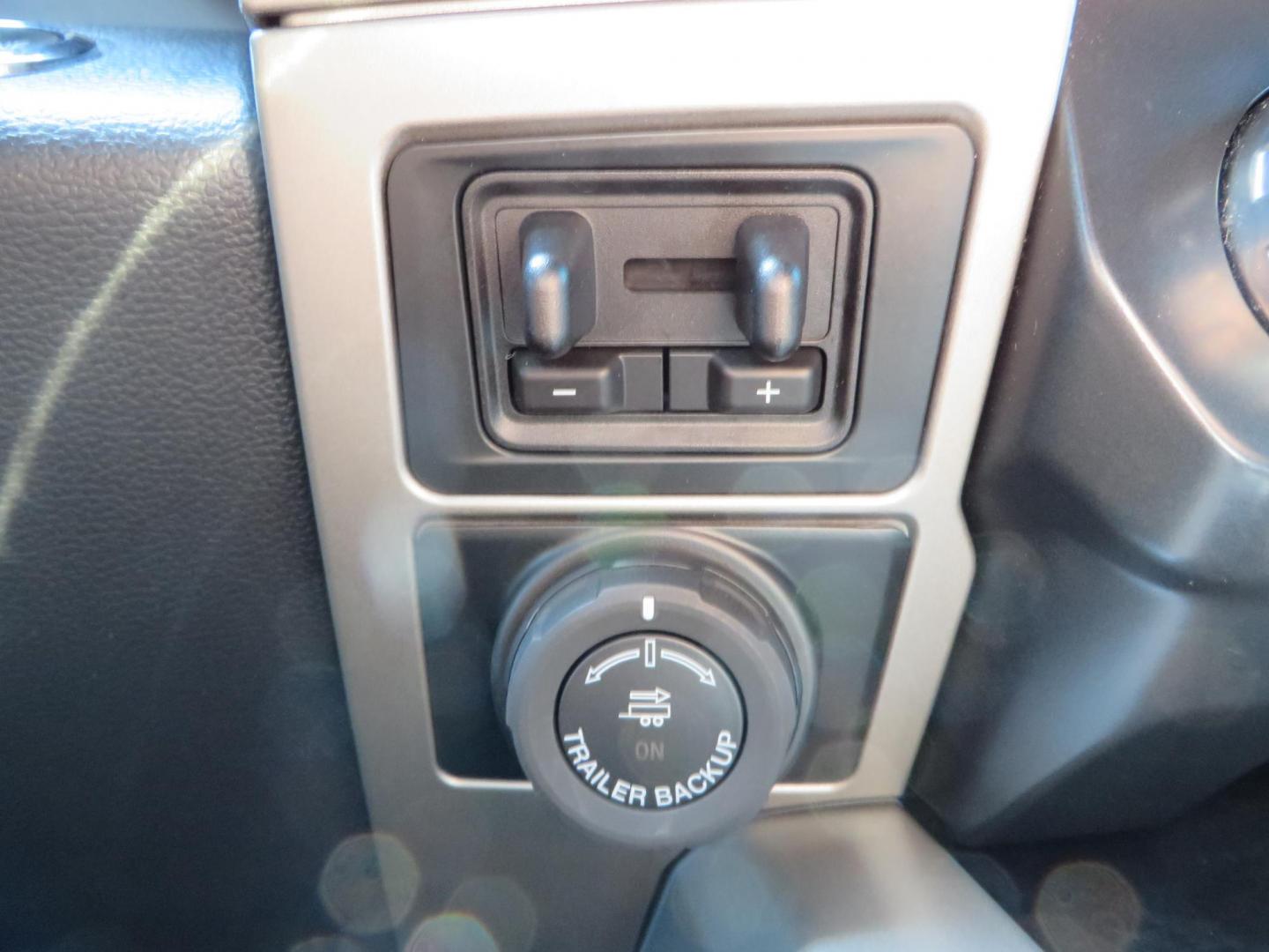 2022 SILVER /BLACK Ford F-250 SD Lariat Crew Cab 4WD (1FT8W2BT6NE) with an 6.7L V8 OHV 16V DIESEL engine, 6A transmission, located at 2630 Grass Valley Highway, Auburn, CA, 95603, (530) 508-5100, 38.937893, -121.095482 - Dont miss this F-250 sitting on a Carli Back Country suspension system, Fox remote reservoir shocks, Radius arms, Deaver rear springs, Torsion sway bar, upper and lower stabilizers, 37" Toyo RT Trail tires, 17" Innov8 G500 wheels, Baja Designs Fog light kit, Diamondback bedcover, Bed Molle panels, - Photo#41