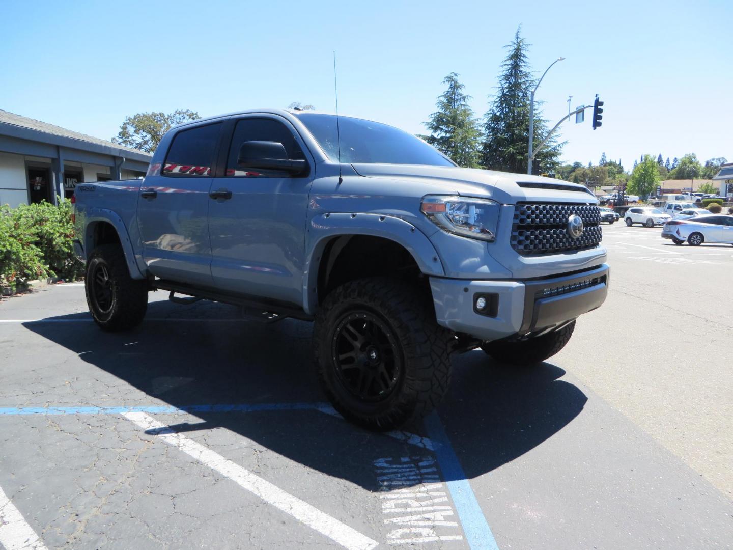 2018 Gray /Black Toyota Tundra SR5 5.7L V8 CrewMax 4WD (5TFDY5F15JX) with an 5.7L V8 DOHC 32V engine, 6A transmission, located at 2630 Grass Valley Highway, Auburn, CA, 95603, (530) 508-5100, 38.937893, -121.095482 - Lifted Tundra sitting on a Pro Comp 6" Lift kit, 37" Nitto Ridge Grappler tires, 20" Fuel Recoil wheels, N-Fab running boards, Grille Mounted Light Bar, Bilstein 5100 rear shocks, TRD dual exhaust, Fender Flarew, and window tint. - Photo#6
