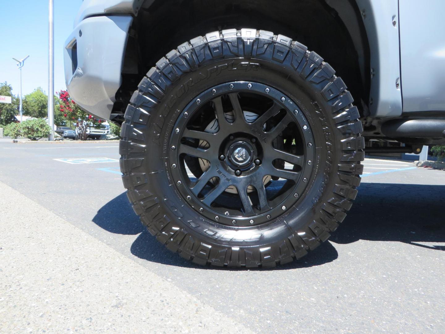 2018 Gray /Black Toyota Tundra SR5 5.7L V8 CrewMax 4WD (5TFDY5F15JX) with an 5.7L V8 DOHC 32V engine, 6A transmission, located at 2630 Grass Valley Highway, Auburn, CA, 95603, (530) 508-5100, 38.937893, -121.095482 - Lifted Tundra sitting on a Pro Comp 6" Lift kit, 37" Nitto Ridge Grappler tires, 20" Fuel Recoil wheels, N-Fab running boards, Grille Mounted Light Bar, Bilstein 5100 rear shocks, TRD dual exhaust, Fender Flarew, and window tint. - Photo#8