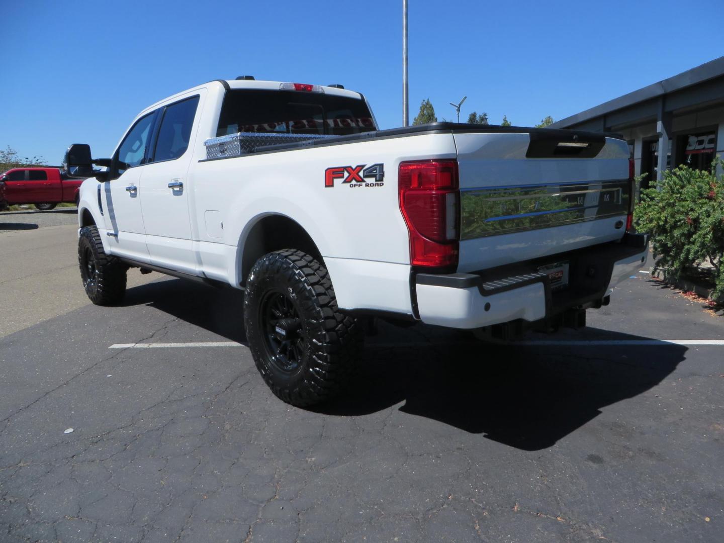 2022 White /BLACK Ford F-350 SD Platinum Crew Cab 4WD (1FT8W3BT2NE) with an 6.7L V8 OHV 16V DIESEL engine, 6A transmission, located at 2630 Grass Valley Highway, Auburn, CA, 95603, (530) 508-5100, 38.937893, -121.095482 - Features a BDS 2" level kit, Fox shocks, 18" Method MR323 wheels, 37" Toyo RT Pro tires, UWS tool box, folding bedcover. - Photo#2