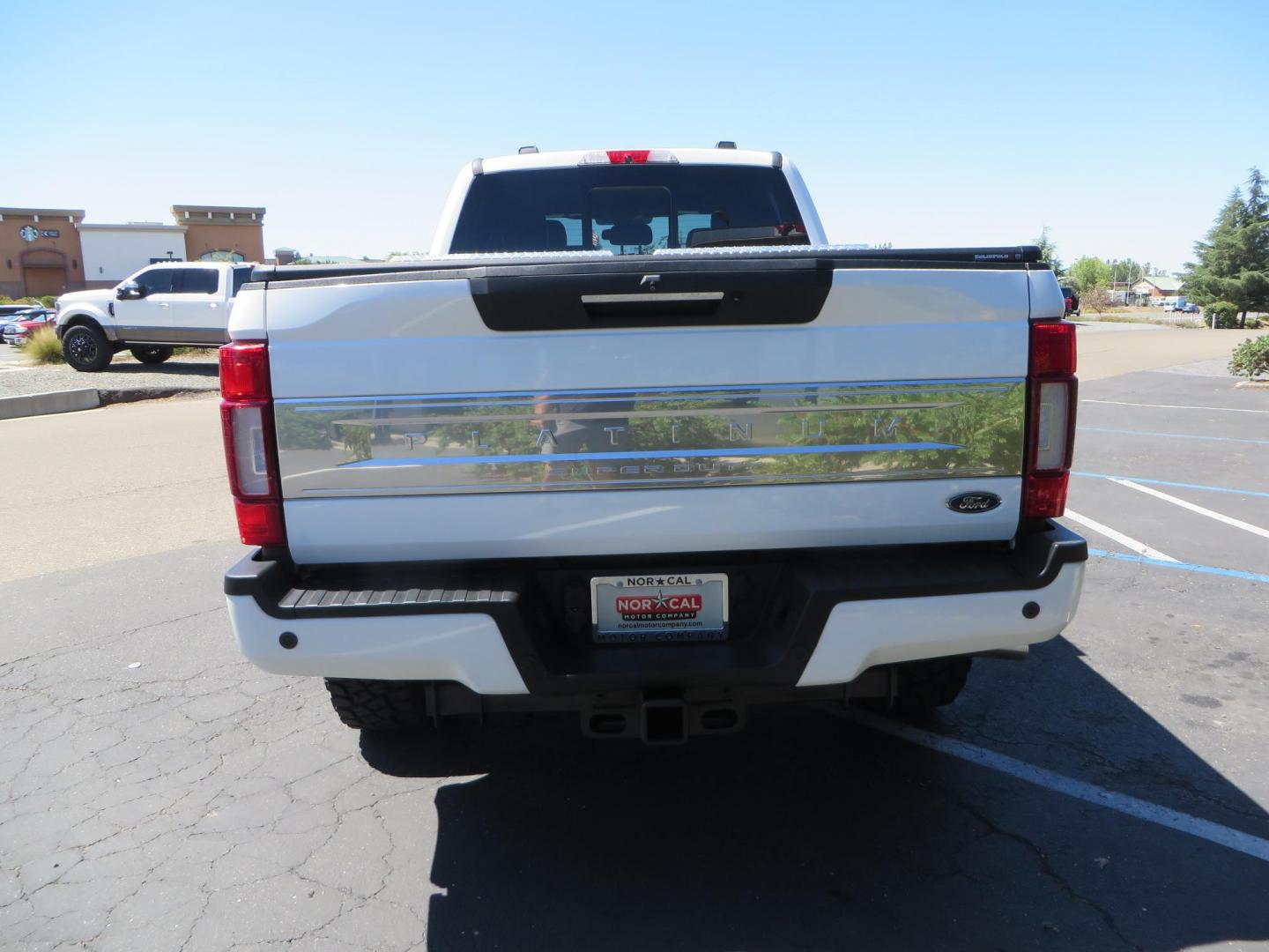 2022 White /BLACK Ford F-350 SD Platinum Crew Cab 4WD (1FT8W3BT2NE) with an 6.7L V8 OHV 16V DIESEL engine, 6A transmission, located at 2630 Grass Valley Highway, Auburn, CA, 95603, (530) 508-5100, 38.937893, -121.095482 - Features a BDS 2" level kit, Fox shocks, 18" Method MR323 wheels, 37" Toyo RT Pro tires, UWS tool box, folding bedcover. - Photo#3