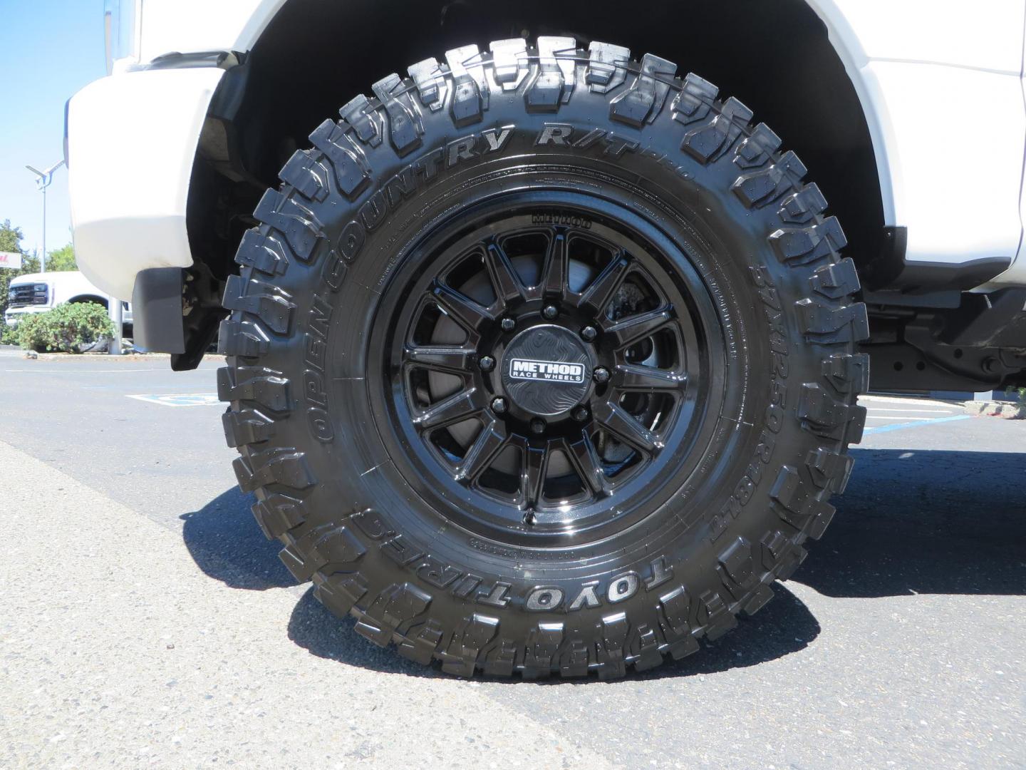 2022 White /BLACK Ford F-350 SD Platinum Crew Cab 4WD (1FT8W3BT2NE) with an 6.7L V8 OHV 16V DIESEL engine, 6A transmission, located at 2630 Grass Valley Highway, Auburn, CA, 95603, (530) 508-5100, 38.937893, -121.095482 - Features a BDS 2" level kit, Fox shocks, 18" Method MR323 wheels, 37" Toyo RT Pro tires, UWS tool box, folding bedcover. - Photo#8