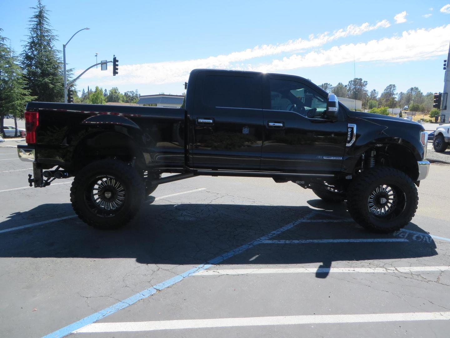 2017 BLACK /Brown Ford F-250 SD King Ranch Crew Cab 4WD (1FT7W2BT5HE) with an 6.7L V8 OHV 16V DIESEL engine, 6A transmission, located at 2630 Grass Valley Highway, Auburn, CA, 95603, (530) 508-5100, 38.937893, -121.095482 - Monster Superduty sitting on an 8" BDS long arm Fox 2.5 Coilover suspension system, Fox 2.0 shocks, Fox dual steering stabilizers, 22" Specialty Forged wheels, 40" Toyo MT tires, Undercover Ultraflex tonneau cover, 15" Drop Gen-Y hitch, and window tint. - Photo#5