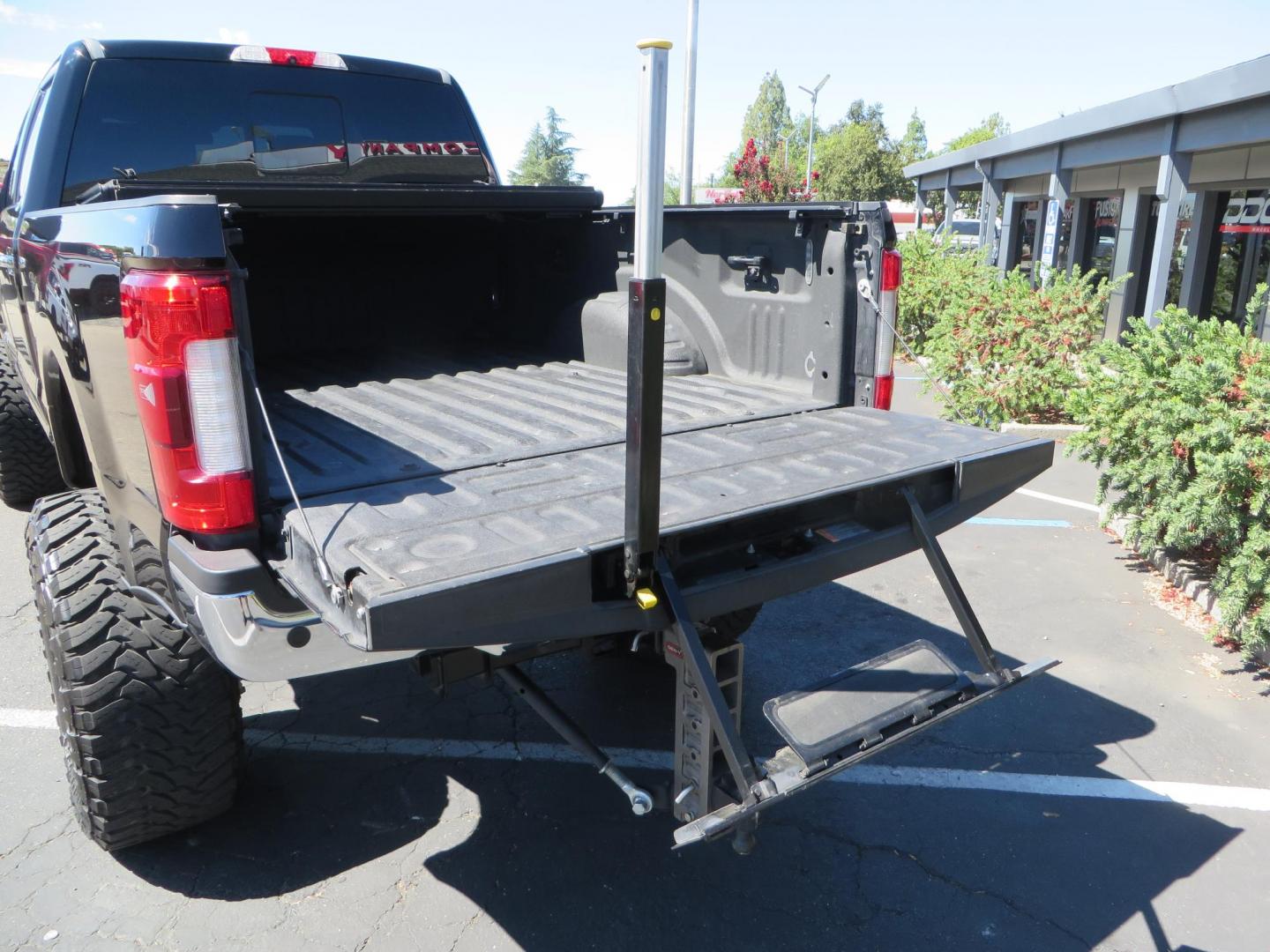 2017 BLACK /Brown Ford F-250 SD King Ranch Crew Cab 4WD (1FT7W2BT5HE) with an 6.7L V8 OHV 16V DIESEL engine, 6A transmission, located at 2630 Grass Valley Highway, Auburn, CA, 95603, (530) 508-5100, 38.937893, -121.095482 - Monster Superduty sitting on an 8" BDS long arm Fox 2.5 Coilover suspension system, Fox 2.0 shocks, Fox dual steering stabilizers, 22" Specialty Forged wheels, 40" Toyo MT tires, Undercover Ultraflex tonneau cover, 15" Drop Gen-Y hitch, and window tint. - Photo#16