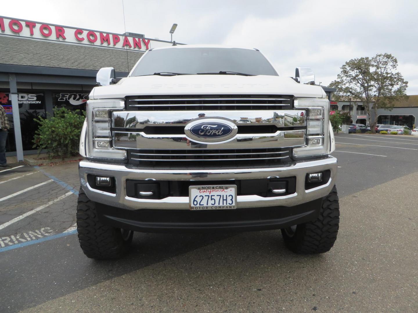 2019 White /Black Ford F-250 SD Lariat Crew Cab Short Bed 4WD (1FT7W2BT2KE) with an 6.7L V8 OHV 16V DIESEL engine, 6A transmission, located at 2630 Grass Valley Highway, Auburn, CA, 95603, (530) 508-5100, 38.937893, -121.095482 - Features a Fabtech 6" 4 link Lift kit, Fox remote reservoir shocks, 37" RBP MT tires, 22" Hostile wheels, Bushwacker Fender flares, Undercover Ultraflex bedcover, and window tint. - Photo#7