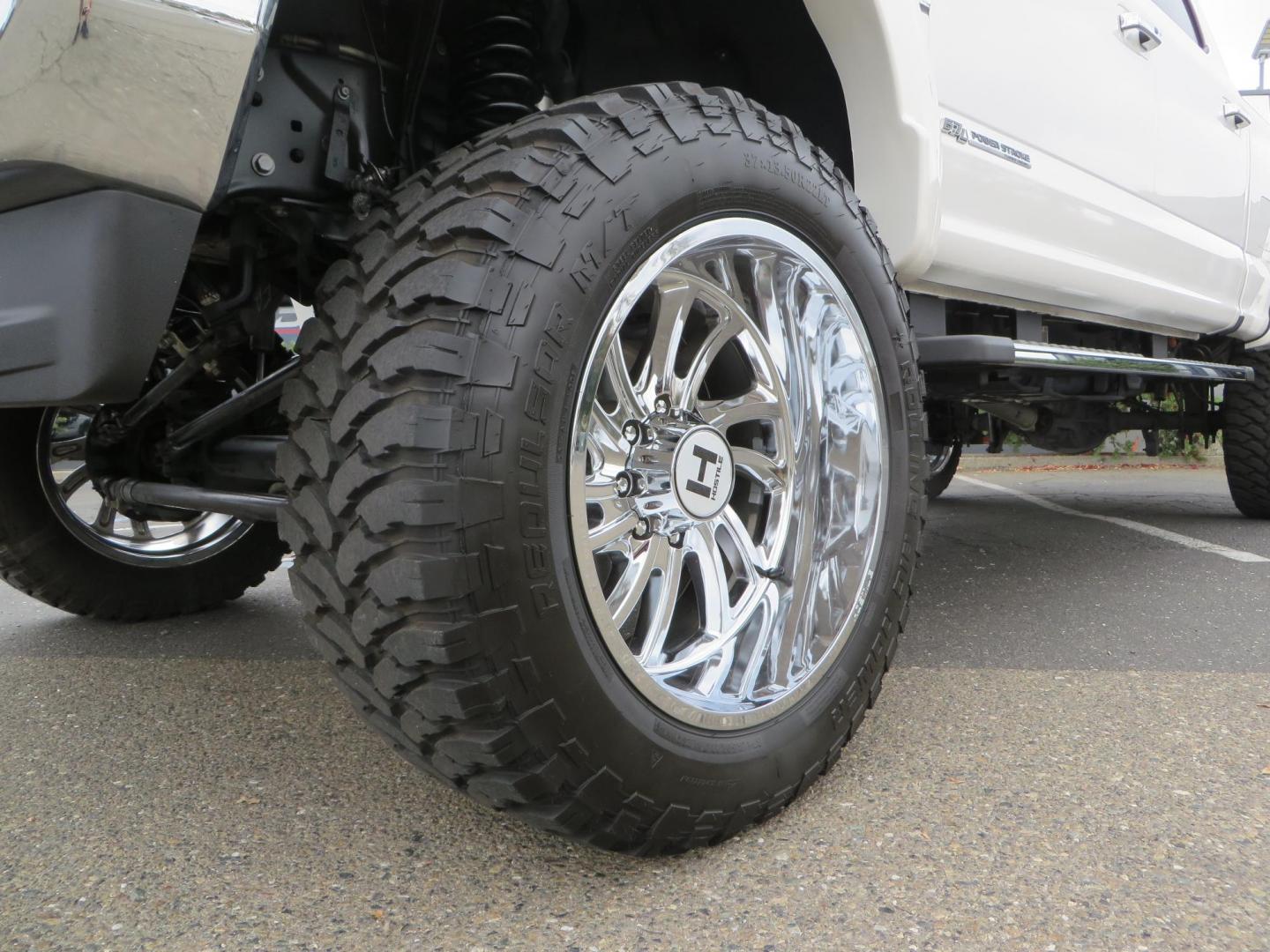 2019 White /Black Ford F-250 SD Lariat Crew Cab Short Bed 4WD (1FT7W2BT2KE) with an 6.7L V8 OHV 16V DIESEL engine, 6A transmission, located at 2630 Grass Valley Highway, Auburn, CA, 95603, (530) 508-5100, 38.937893, -121.095482 - Features a Fabtech 6" 4 link Lift kit, Fox remote reservoir shocks, 37" RBP MT tires, 22" Hostile wheels, Bushwacker Fender flares, Undercover Ultraflex bedcover, and window tint. - Photo#9