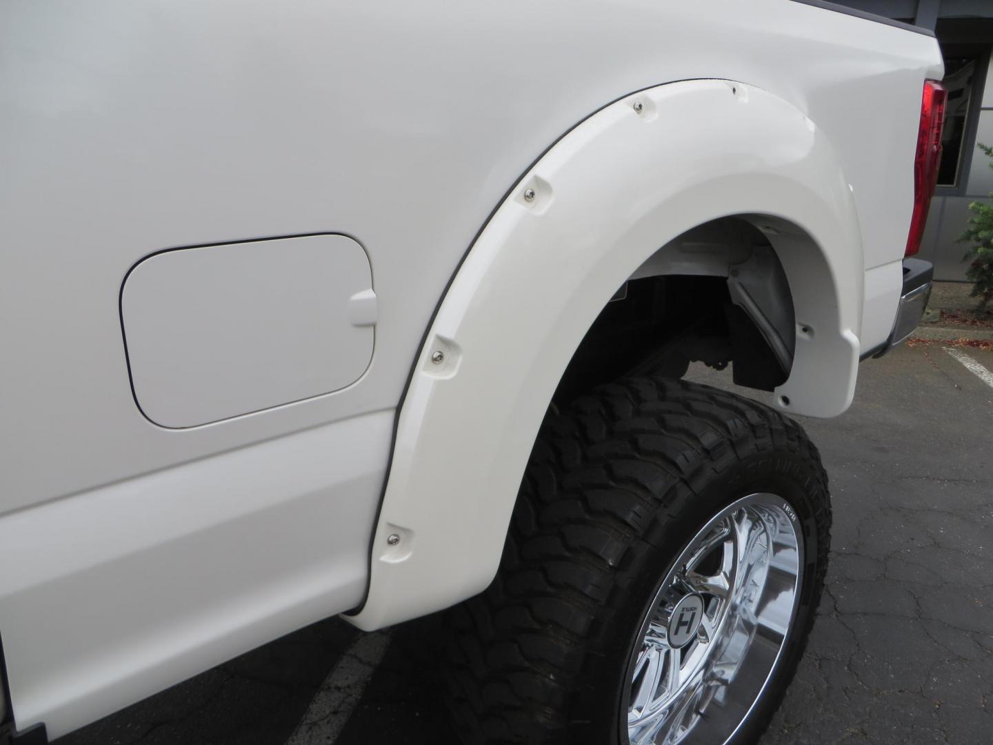 2019 White /Black Ford F-250 SD Lariat Crew Cab Short Bed 4WD (1FT7W2BT2KE) with an 6.7L V8 OHV 16V DIESEL engine, 6A transmission, located at 2630 Grass Valley Highway, Auburn, CA, 95603, (530) 508-5100, 38.937893, -121.095482 - Features a Fabtech 6" 4 link Lift kit, Fox remote reservoir shocks, 37" RBP MT tires, 22" Hostile wheels, Bushwacker Fender flares, Undercover Ultraflex bedcover, and window tint. - Photo#14