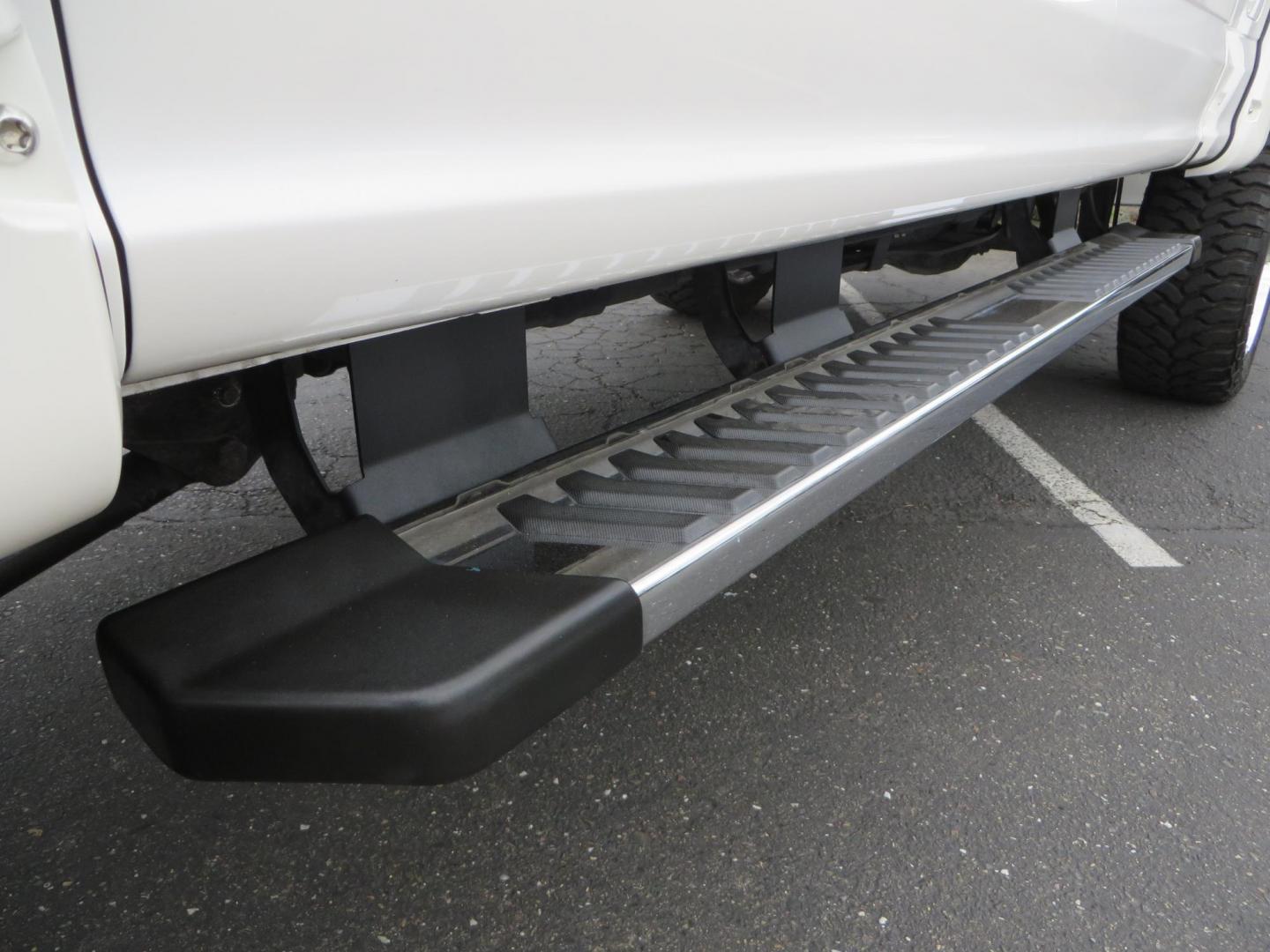 2019 White /Black Ford F-250 SD Lariat Crew Cab Short Bed 4WD (1FT7W2BT2KE) with an 6.7L V8 OHV 16V DIESEL engine, 6A transmission, located at 2630 Grass Valley Highway, Auburn, CA, 95603, (530) 508-5100, 38.937893, -121.095482 - Features a Fabtech 6" 4 link Lift kit, Fox remote reservoir shocks, 37" RBP MT tires, 22" Hostile wheels, Bushwacker Fender flares, Undercover Ultraflex bedcover, and window tint. - Photo#20