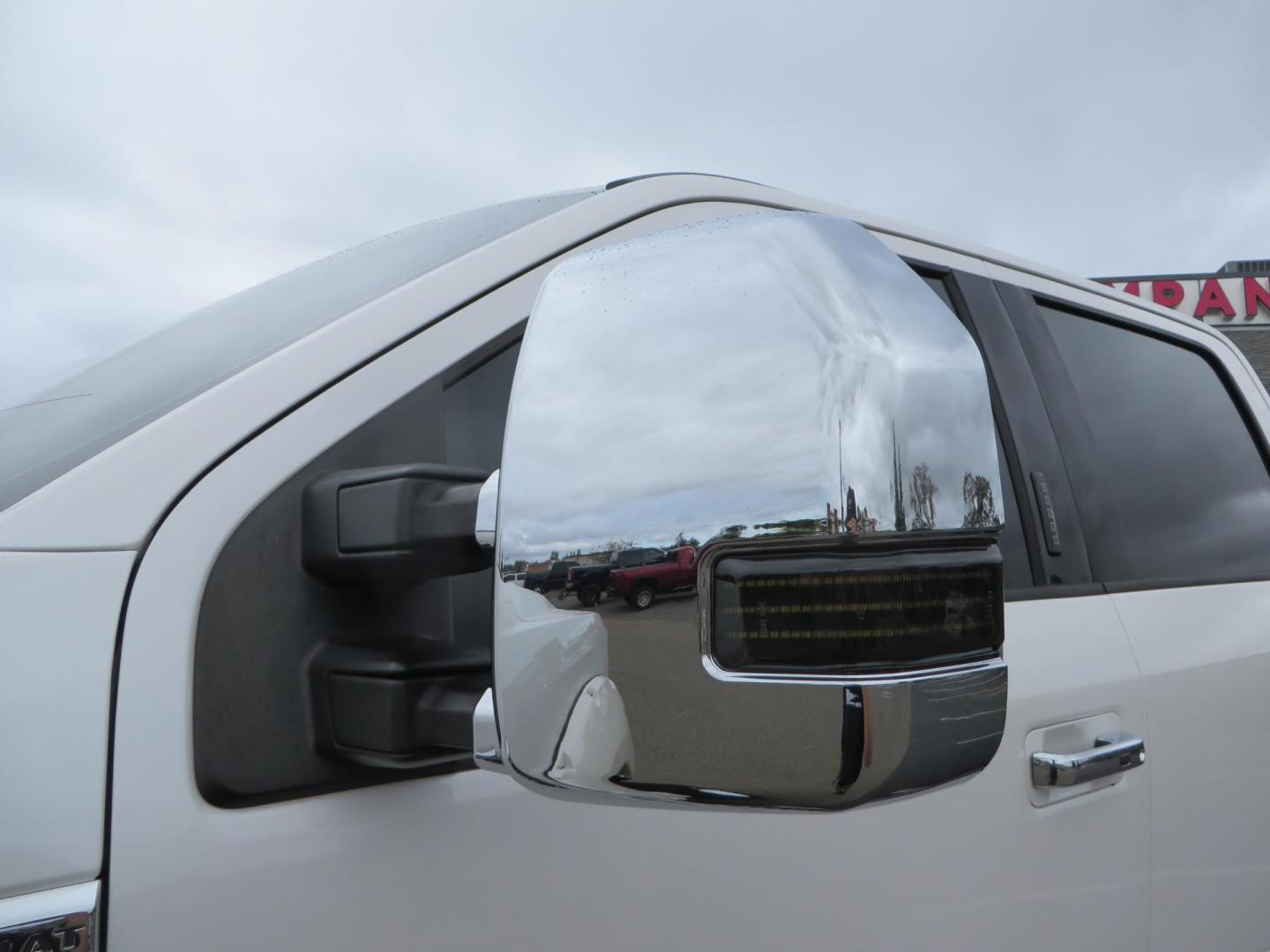 2019 White /Black Ford F-250 SD Lariat Crew Cab Short Bed 4WD (1FT7W2BT2KE) with an 6.7L V8 OHV 16V DIESEL engine, 6A transmission, located at 2630 Grass Valley Highway, Auburn, CA, 95603, (530) 508-5100, 38.937893, -121.095482 - Features a Fabtech 6" 4 link Lift kit, Fox remote reservoir shocks, 37" RBP MT tires, 22" Hostile wheels, Bushwacker Fender flares, Undercover Ultraflex bedcover, and window tint. - Photo#21