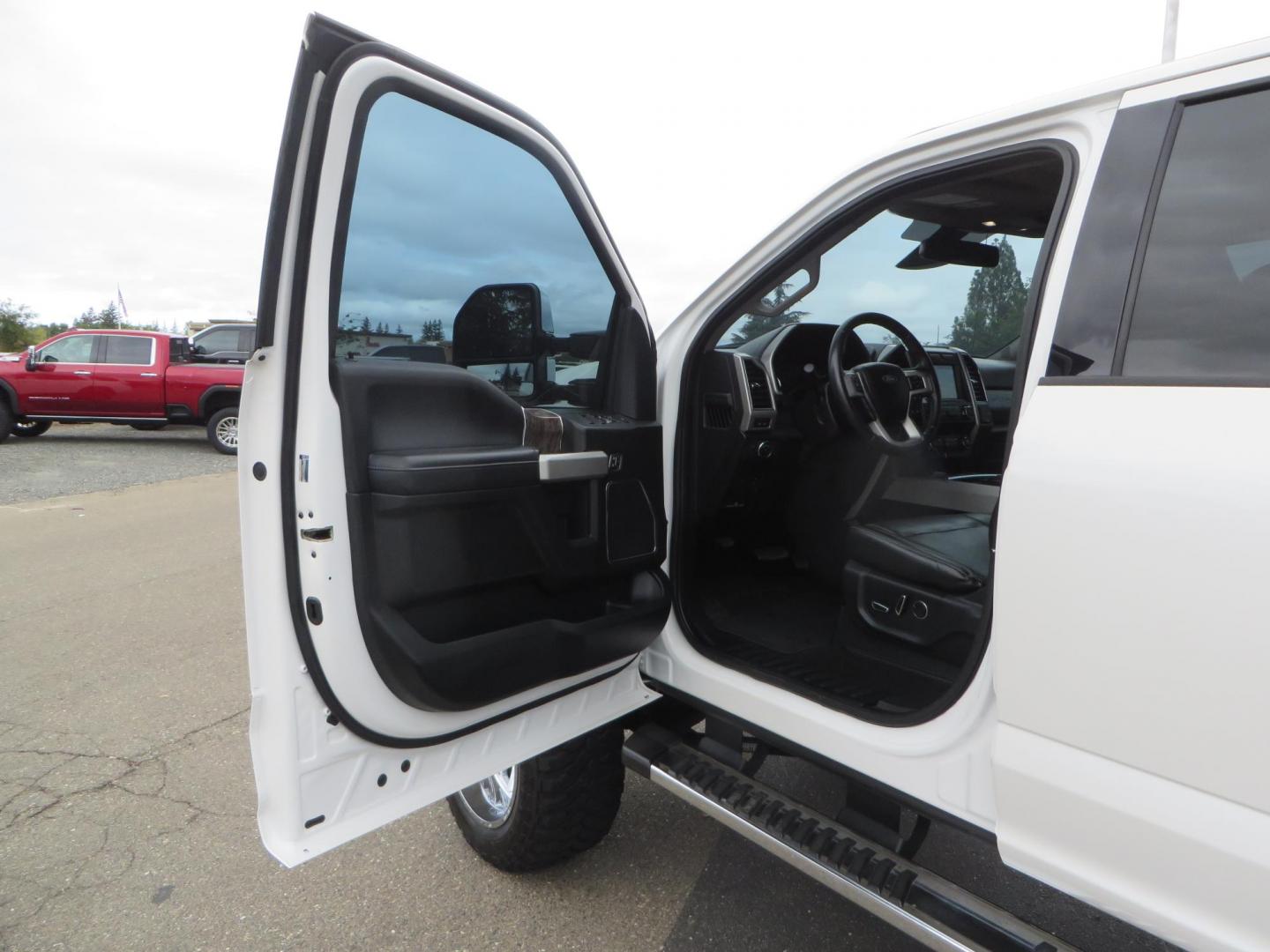 2019 White /Black Ford F-250 SD Lariat Crew Cab Short Bed 4WD (1FT7W2BT2KE) with an 6.7L V8 OHV 16V DIESEL engine, 6A transmission, located at 2630 Grass Valley Highway, Auburn, CA, 95603, (530) 508-5100, 38.937893, -121.095482 - Features a Fabtech 6" 4 link Lift kit, Fox remote reservoir shocks, 37" RBP MT tires, 22" Hostile wheels, Bushwacker Fender flares, Undercover Ultraflex bedcover, and window tint. - Photo#24
