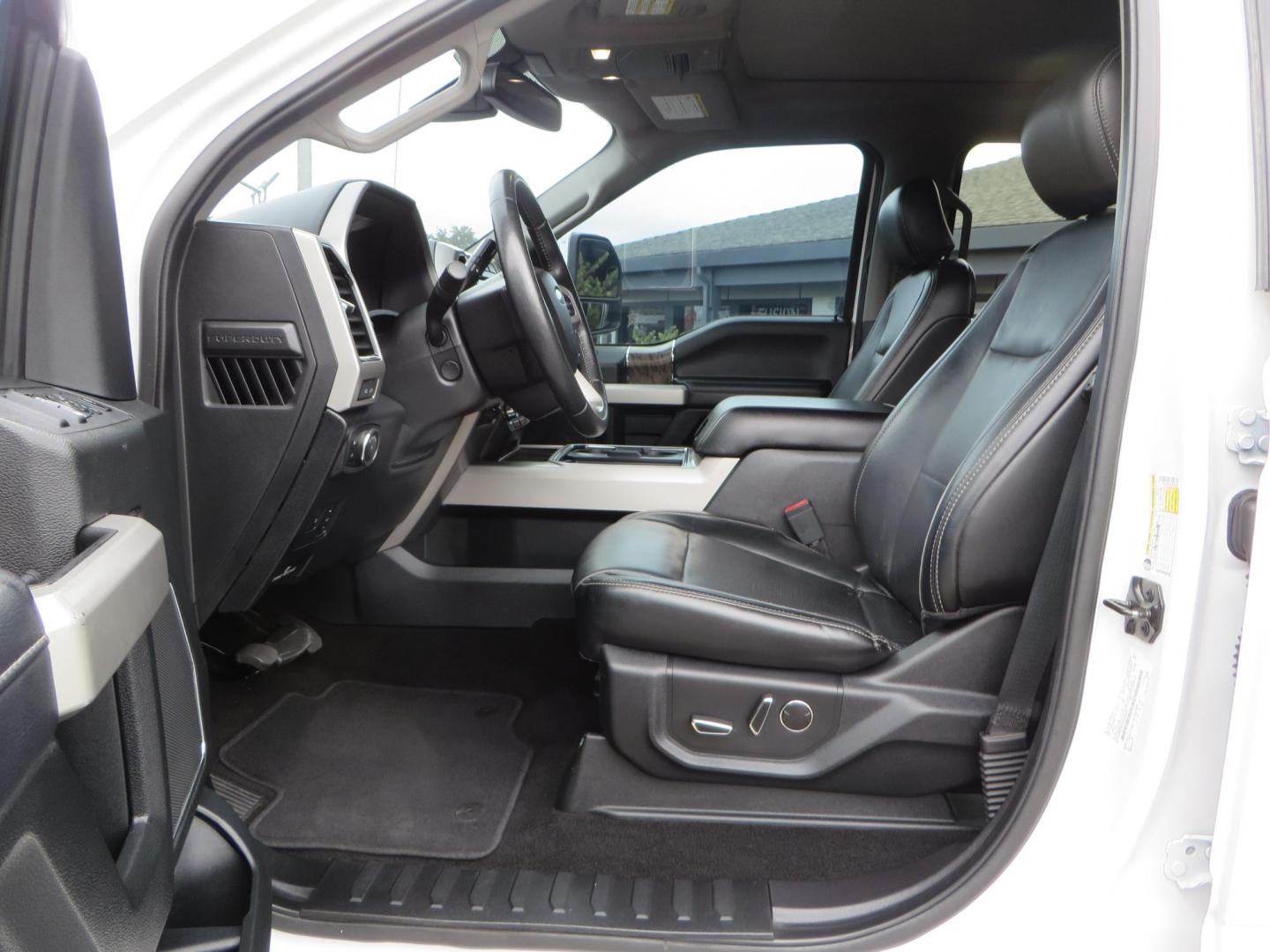 2019 White /Black Ford F-250 SD Lariat Crew Cab Short Bed 4WD (1FT7W2BT2KE) with an 6.7L V8 OHV 16V DIESEL engine, 6A transmission, located at 2630 Grass Valley Highway, Auburn, CA, 95603, (530) 508-5100, 38.937893, -121.095482 - Features a Fabtech 6" 4 link Lift kit, Fox remote reservoir shocks, 37" RBP MT tires, 22" Hostile wheels, Bushwacker Fender flares, Undercover Ultraflex bedcover, and window tint. - Photo#27