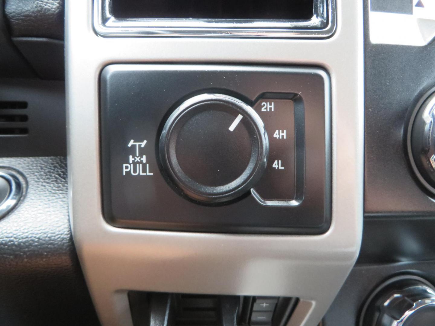 2019 White /Black Ford F-250 SD Lariat Crew Cab Short Bed 4WD (1FT7W2BT2KE) with an 6.7L V8 OHV 16V DIESEL engine, 6A transmission, located at 2630 Grass Valley Highway, Auburn, CA, 95603, (530) 508-5100, 38.937893, -121.095482 - Features a Fabtech 6" 4 link Lift kit, Fox remote reservoir shocks, 37" RBP MT tires, 22" Hostile wheels, Bushwacker Fender flares, Undercover Ultraflex bedcover, and window tint. - Photo#41