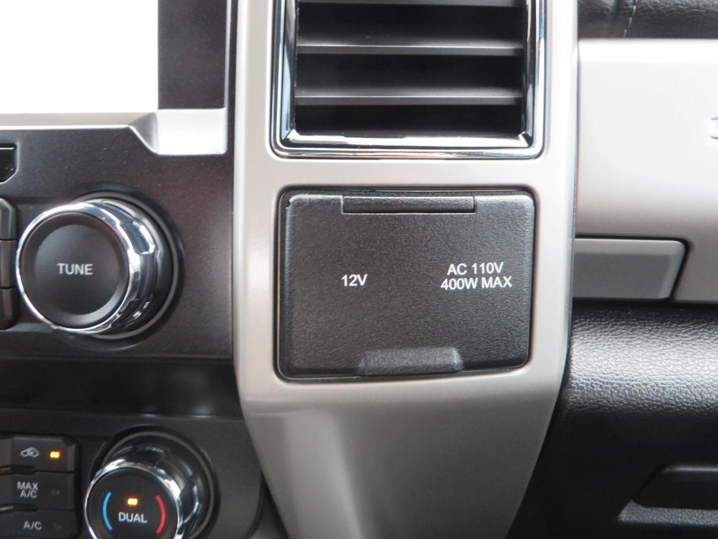2019 White /Black Ford F-250 SD Lariat Crew Cab Short Bed 4WD (1FT7W2BT2KE) with an 6.7L V8 OHV 16V DIESEL engine, 6A transmission, located at 2630 Grass Valley Highway, Auburn, CA, 95603, (530) 508-5100, 38.937893, -121.095482 - Features a Fabtech 6" 4 link Lift kit, Fox remote reservoir shocks, 37" RBP MT tires, 22" Hostile wheels, Bushwacker Fender flares, Undercover Ultraflex bedcover, and window tint. - Photo#40