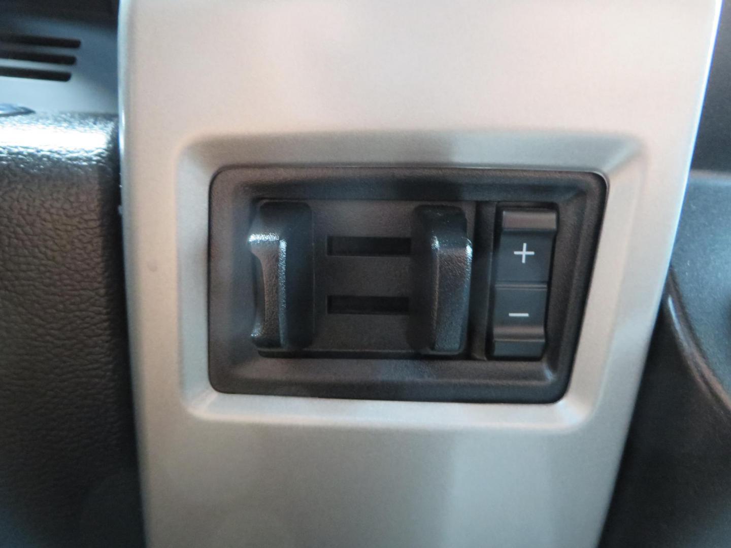 2019 White /Black Ford F-250 SD Lariat Crew Cab Short Bed 4WD (1FT7W2BT2KE) with an 6.7L V8 OHV 16V DIESEL engine, 6A transmission, located at 2630 Grass Valley Highway, Auburn, CA, 95603, (530) 508-5100, 38.937893, -121.095482 - Features a Fabtech 6" 4 link Lift kit, Fox remote reservoir shocks, 37" RBP MT tires, 22" Hostile wheels, Bushwacker Fender flares, Undercover Ultraflex bedcover, and window tint. - Photo#42