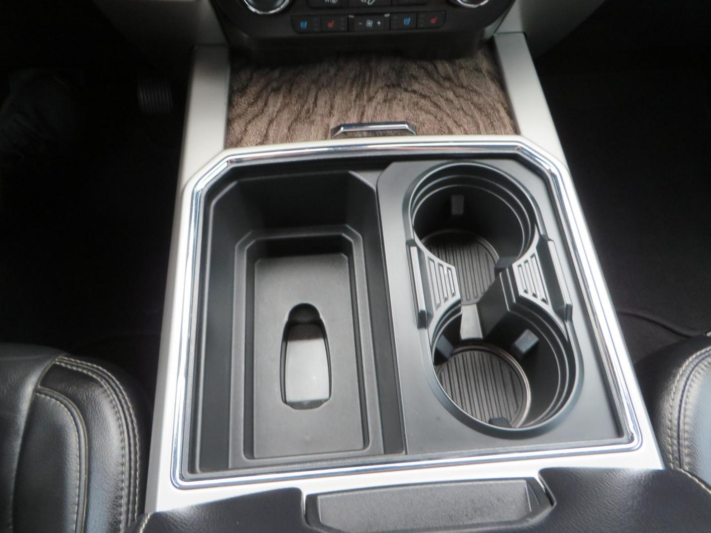 2019 White /Black Ford F-250 SD Lariat Crew Cab Short Bed 4WD (1FT7W2BT2KE) with an 6.7L V8 OHV 16V DIESEL engine, 6A transmission, located at 2630 Grass Valley Highway, Auburn, CA, 95603, (530) 508-5100, 38.937893, -121.095482 - Features a Fabtech 6" 4 link Lift kit, Fox remote reservoir shocks, 37" RBP MT tires, 22" Hostile wheels, Bushwacker Fender flares, Undercover Ultraflex bedcover, and window tint. - Photo#43