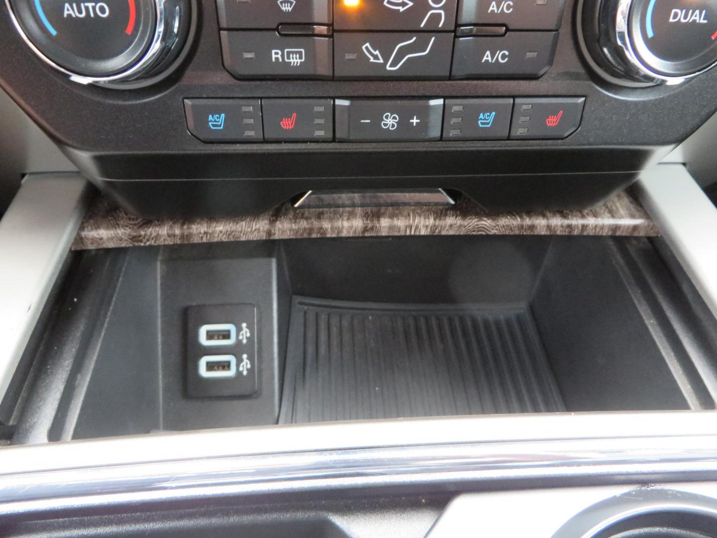 2019 White /Black Ford F-250 SD Lariat Crew Cab Short Bed 4WD (1FT7W2BT2KE) with an 6.7L V8 OHV 16V DIESEL engine, 6A transmission, located at 2630 Grass Valley Highway, Auburn, CA, 95603, (530) 508-5100, 38.937893, -121.095482 - Features a Fabtech 6" 4 link Lift kit, Fox remote reservoir shocks, 37" RBP MT tires, 22" Hostile wheels, Bushwacker Fender flares, Undercover Ultraflex bedcover, and window tint. - Photo#44