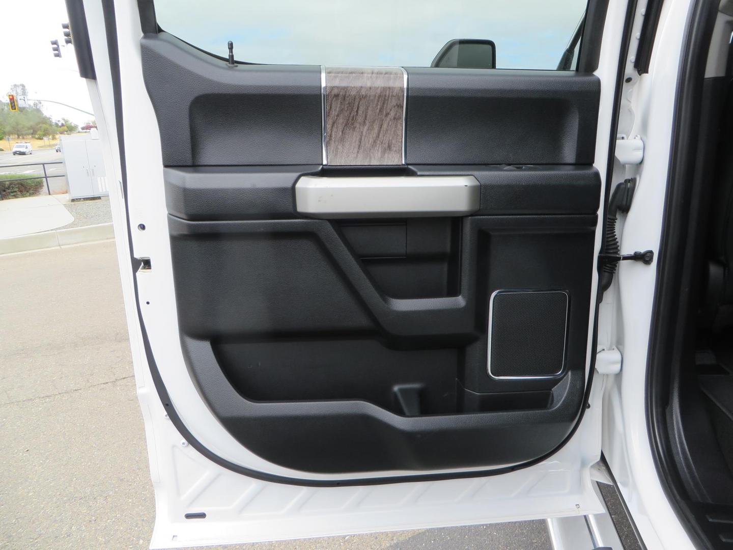 2019 White /Black Ford F-250 SD Lariat Crew Cab Short Bed 4WD (1FT7W2BT2KE) with an 6.7L V8 OHV 16V DIESEL engine, 6A transmission, located at 2630 Grass Valley Highway, Auburn, CA, 95603, (530) 508-5100, 38.937893, -121.095482 - Features a Fabtech 6" 4 link Lift kit, Fox remote reservoir shocks, 37" RBP MT tires, 22" Hostile wheels, Bushwacker Fender flares, Undercover Ultraflex bedcover, and window tint. - Photo#54