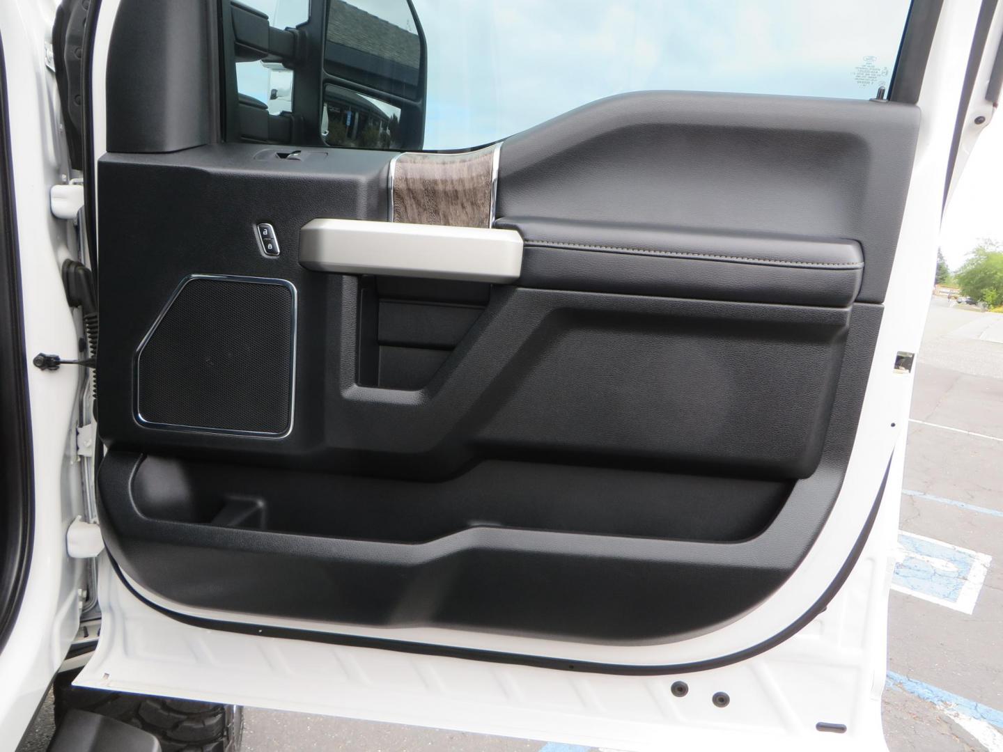 2019 White /Black Ford F-250 SD Lariat Crew Cab Short Bed 4WD (1FT7W2BT2KE) with an 6.7L V8 OHV 16V DIESEL engine, 6A transmission, located at 2630 Grass Valley Highway, Auburn, CA, 95603, (530) 508-5100, 38.937893, -121.095482 - Features a Fabtech 6" 4 link Lift kit, Fox remote reservoir shocks, 37" RBP MT tires, 22" Hostile wheels, Bushwacker Fender flares, Undercover Ultraflex bedcover, and window tint. - Photo#61