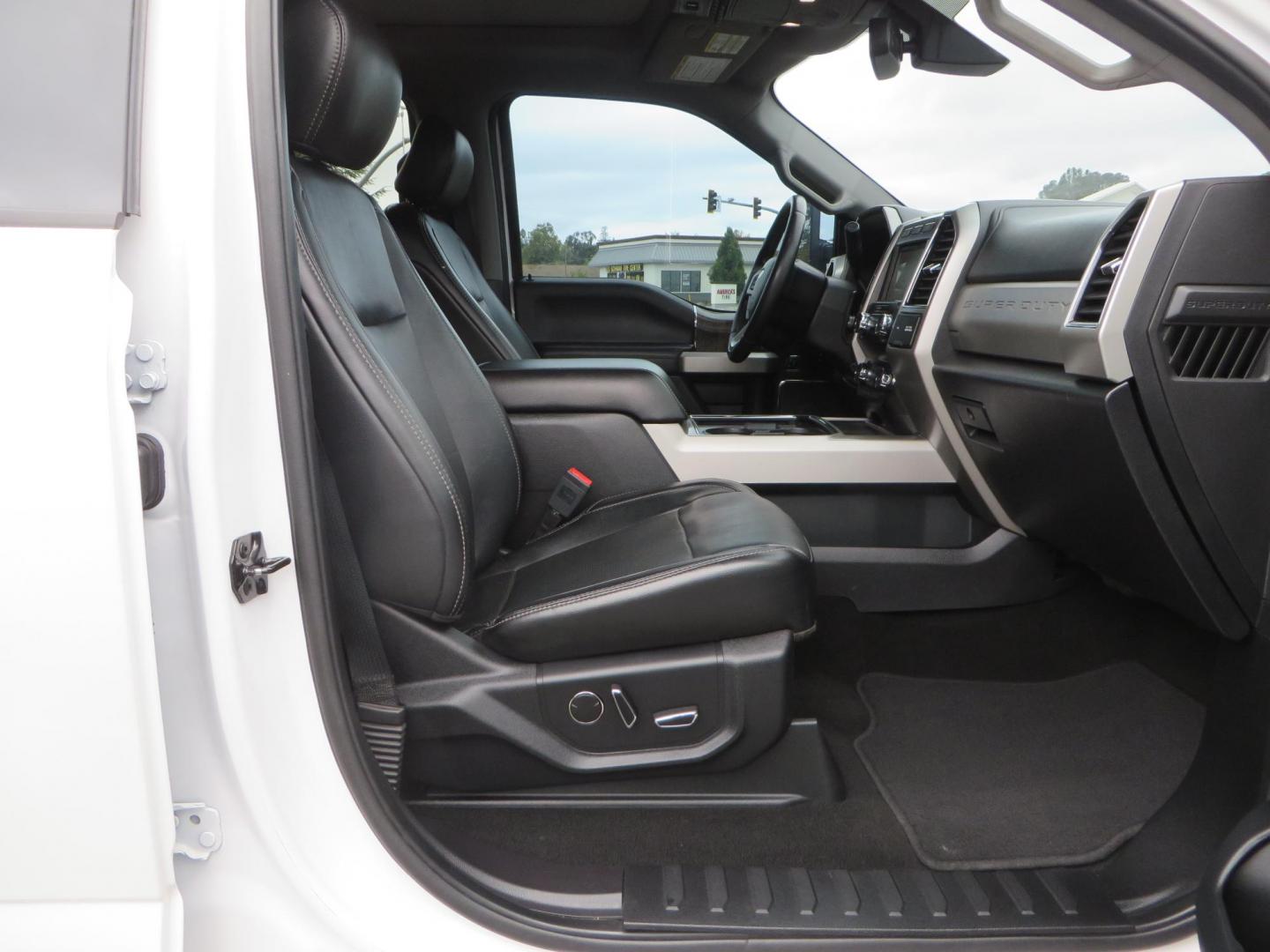 2019 White /Black Ford F-250 SD Lariat Crew Cab Short Bed 4WD (1FT7W2BT2KE) with an 6.7L V8 OHV 16V DIESEL engine, 6A transmission, located at 2630 Grass Valley Highway, Auburn, CA, 95603, (530) 508-5100, 38.937893, -121.095482 - Features a Fabtech 6" 4 link Lift kit, Fox remote reservoir shocks, 37" RBP MT tires, 22" Hostile wheels, Bushwacker Fender flares, Undercover Ultraflex bedcover, and window tint. - Photo#63