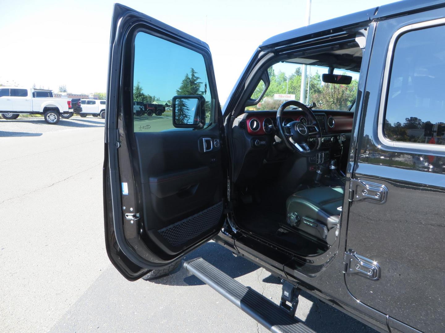 2021 BLACK /BLACK Jeep Gladiator Rubicon (1C6JJTBG1ML) with an 3.6L V6 DOHC 24V engine, automatic transmission, located at 2630 Grass Valley Highway, Auburn, CA, 95603, (530) 508-5100, 38.937893, -121.095482 - Mopar lifted Rubicon with Fox shocks, 17" Black Rhino Kelso wheels, 35" Nitto Terra Grappler G2 tires, AMP power steps, Rock Hard 4x4 front bumper, Warn Winch, 10" Rigid light bar, Bakflip MX4, and a Btech UV-5100 radio. - Photo#21