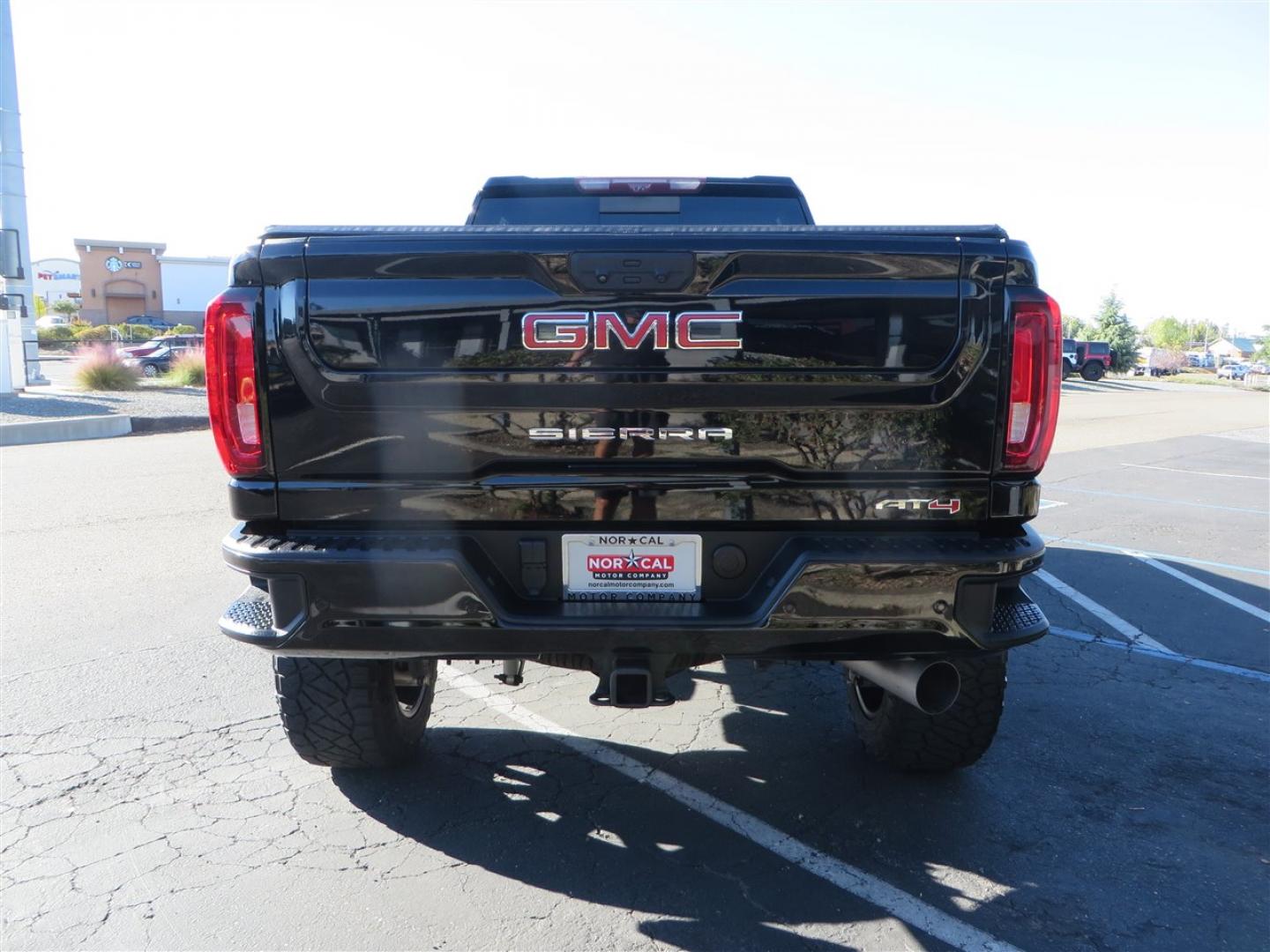 2021 BLACK /BLACK GMC Sierra 2500HD AT4 Crew Cab 4WD (1GT49PEY3MF) with an 6.6L V8 OHV 16 DIESEL engine, 6A transmission, located at 2630 Grass Valley Highway, Auburn, CA, 95603, (530) 508-5100, 38.937893, -121.095482 - Features a RC 7'' suspension system, 37'' Nitto Ridge Grappler tires, 22'' 4 Play wheels, Airlift helper bags with compressor, soft folding tonneau cover, and window tint. - Photo#3
