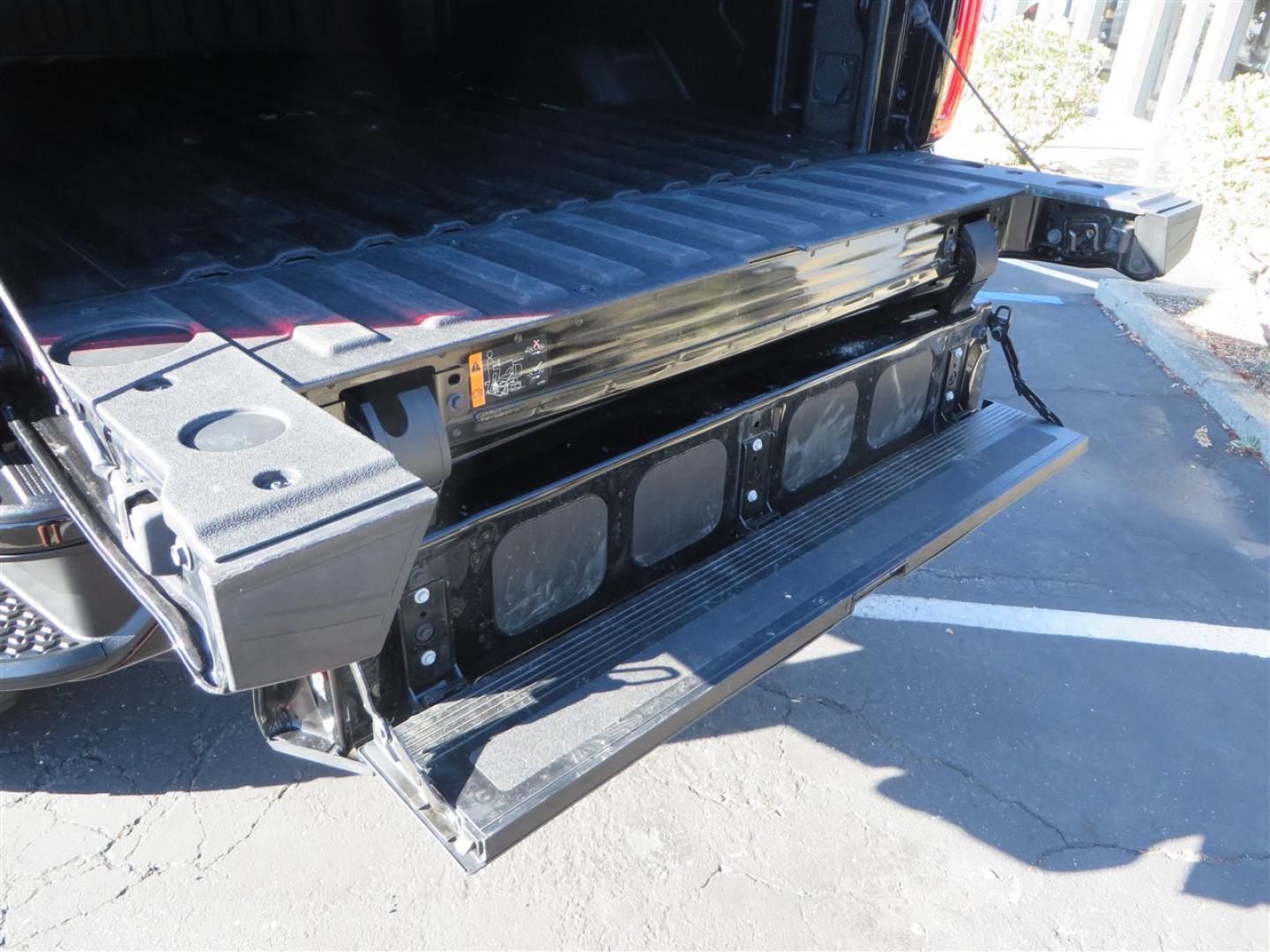 2021 BLACK /BLACK GMC Sierra 2500HD AT4 Crew Cab 4WD (1GT49PEY3MF) with an 6.6L V8 OHV 16 DIESEL engine, 6A transmission, located at 2630 Grass Valley Highway, Auburn, CA, 95603, (530) 508-5100, 38.937893, -121.095482 - Features a RC 7'' suspension system, 37'' Nitto Ridge Grappler tires, 22'' 4 Play wheels, Airlift helper bags with compressor, soft folding tonneau cover, and window tint. - Photo#16