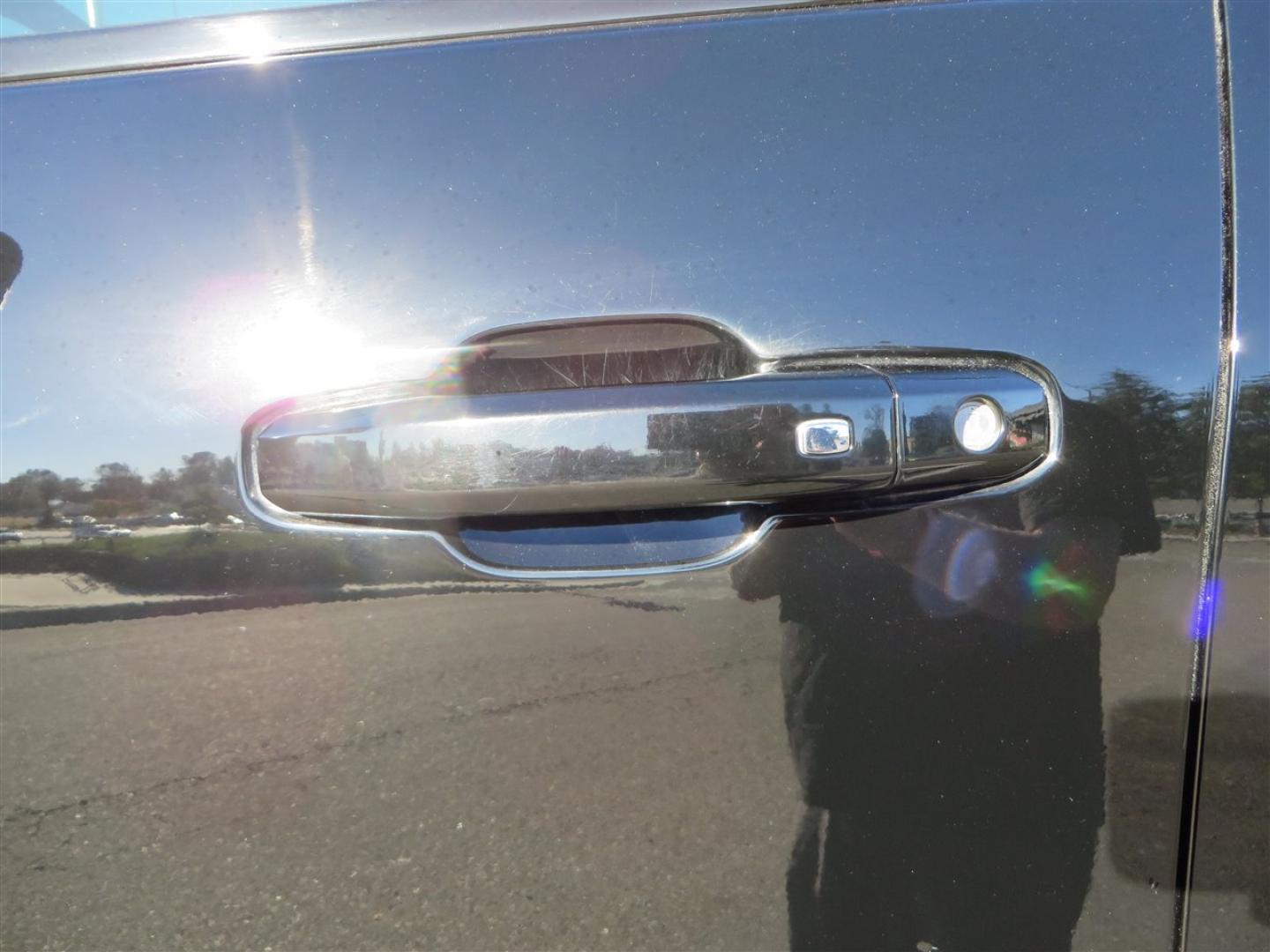 2021 BLACK /BLACK GMC Sierra 2500HD AT4 Crew Cab 4WD (1GT49PEY3MF) with an 6.6L V8 OHV 16 DIESEL engine, 6A transmission, located at 2630 Grass Valley Highway, Auburn, CA, 95603, (530) 508-5100, 38.937893, -121.095482 - Features a RC 7'' suspension system, 37'' Nitto Ridge Grappler tires, 22'' 4 Play wheels, Airlift helper bags with compressor, soft folding tonneau cover, and window tint. - Photo#18