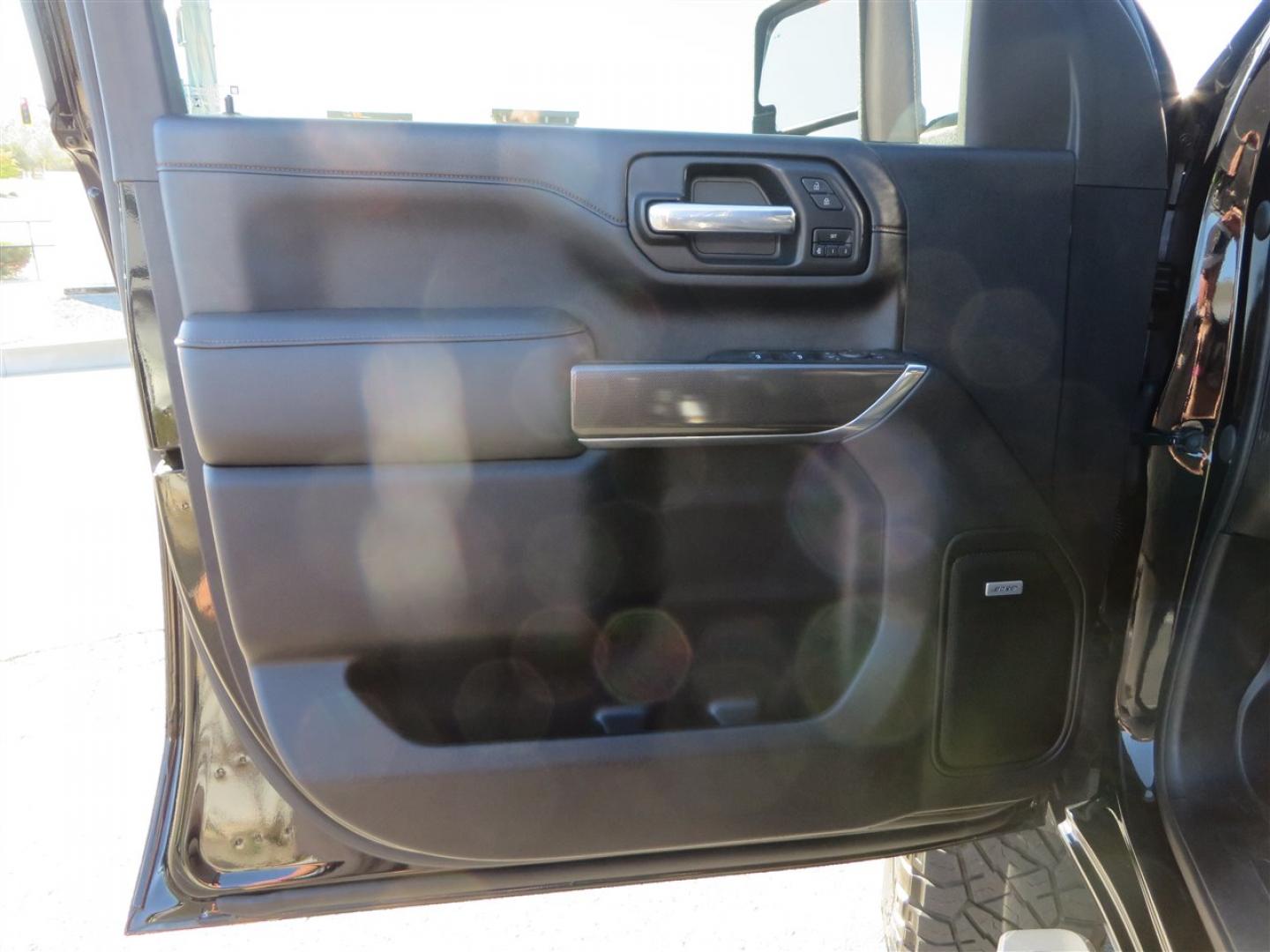 2021 BLACK /BLACK GMC Sierra 2500HD AT4 Crew Cab 4WD (1GT49PEY3MF) with an 6.6L V8 OHV 16 DIESEL engine, 6A transmission, located at 2630 Grass Valley Highway, Auburn, CA, 95603, (530) 508-5100, 38.937893, -121.095482 - Features a RC 7'' suspension system, 37'' Nitto Ridge Grappler tires, 22'' 4 Play wheels, Airlift helper bags with compressor, soft folding tonneau cover, and window tint. - Photo#20