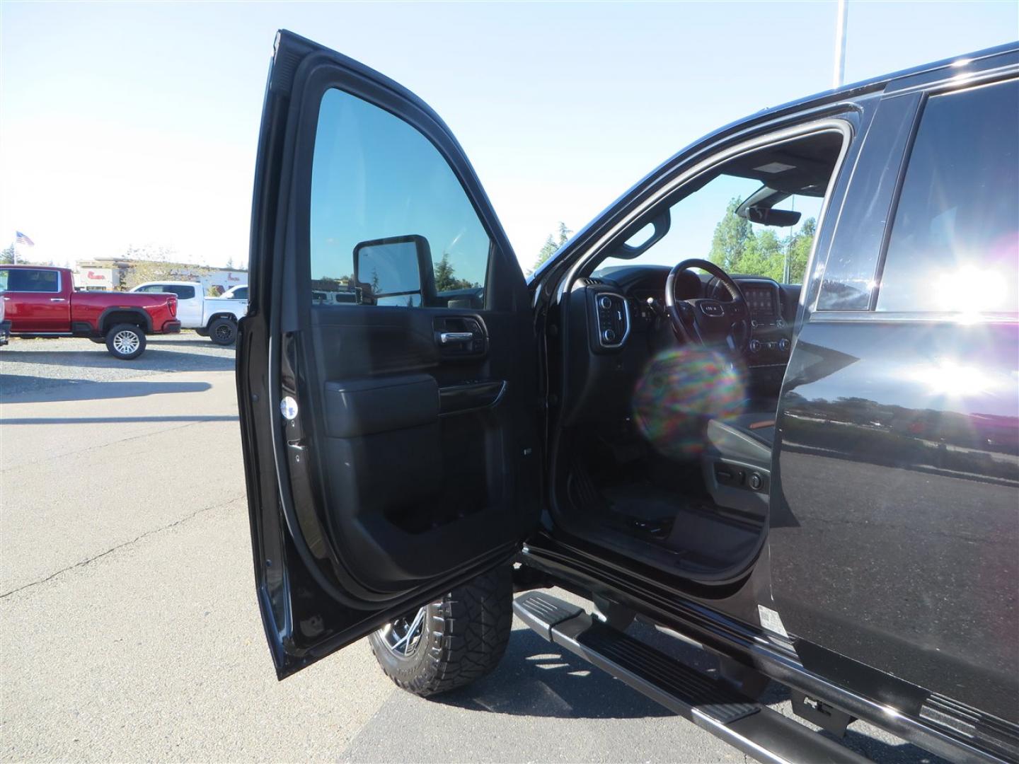 2021 BLACK /BLACK GMC Sierra 2500HD AT4 Crew Cab 4WD (1GT49PEY3MF) with an 6.6L V8 OHV 16 DIESEL engine, 6A transmission, located at 2630 Grass Valley Highway, Auburn, CA, 95603, (530) 508-5100, 38.937893, -121.095482 - Features a RC 7'' suspension system, 37'' Nitto Ridge Grappler tires, 22'' 4 Play wheels, Airlift helper bags with compressor, soft folding tonneau cover, and window tint. - Photo#19