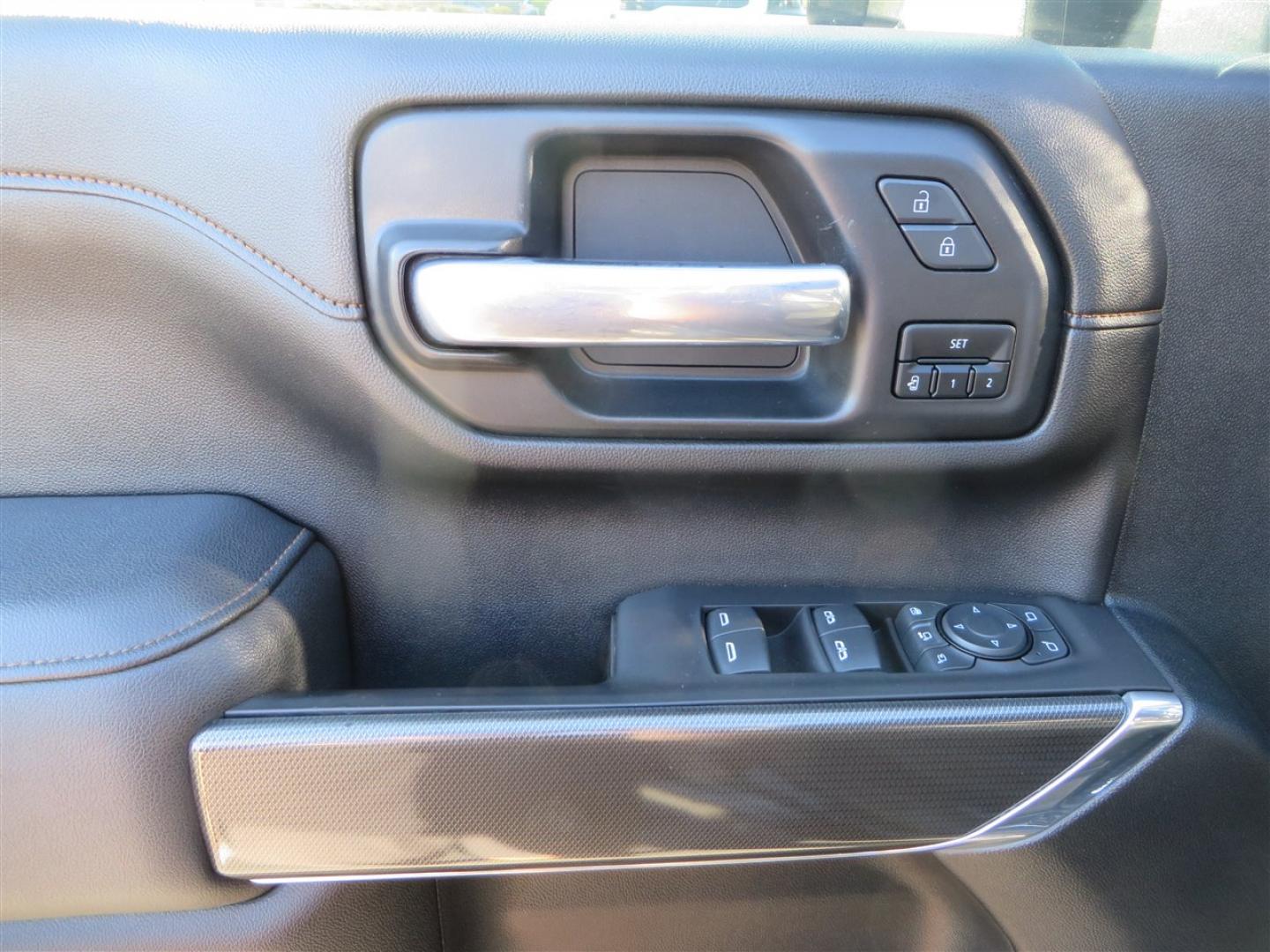 2021 BLACK /BLACK GMC Sierra 2500HD AT4 Crew Cab 4WD (1GT49PEY3MF) with an 6.6L V8 OHV 16 DIESEL engine, 6A transmission, located at 2630 Grass Valley Highway, Auburn, CA, 95603, (530) 508-5100, 38.937893, -121.095482 - Features a RC 7'' suspension system, 37'' Nitto Ridge Grappler tires, 22'' 4 Play wheels, Airlift helper bags with compressor, soft folding tonneau cover, and window tint. - Photo#21