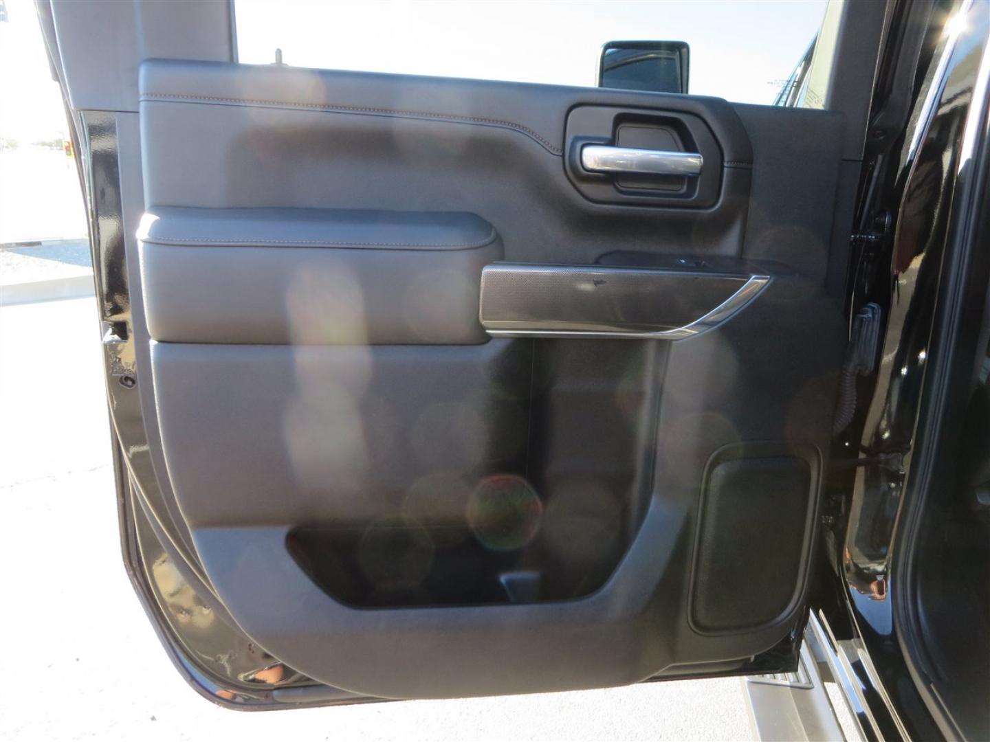 2021 BLACK /BLACK GMC Sierra 2500HD AT4 Crew Cab 4WD (1GT49PEY3MF) with an 6.6L V8 OHV 16 DIESEL engine, 6A transmission, located at 2630 Grass Valley Highway, Auburn, CA, 95603, (530) 508-5100, 38.937893, -121.095482 - Features a RC 7'' suspension system, 37'' Nitto Ridge Grappler tires, 22'' 4 Play wheels, Airlift helper bags with compressor, soft folding tonneau cover, and window tint. - Photo#47