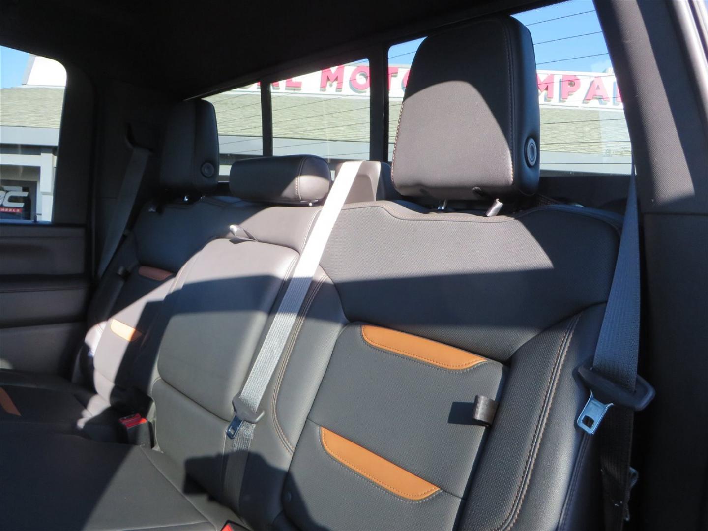 2021 BLACK /BLACK GMC Sierra 2500HD AT4 Crew Cab 4WD (1GT49PEY3MF) with an 6.6L V8 OHV 16 DIESEL engine, 6A transmission, located at 2630 Grass Valley Highway, Auburn, CA, 95603, (530) 508-5100, 38.937893, -121.095482 - Features a RC 7'' suspension system, 37'' Nitto Ridge Grappler tires, 22'' 4 Play wheels, Airlift helper bags with compressor, soft folding tonneau cover, and window tint. - Photo#50