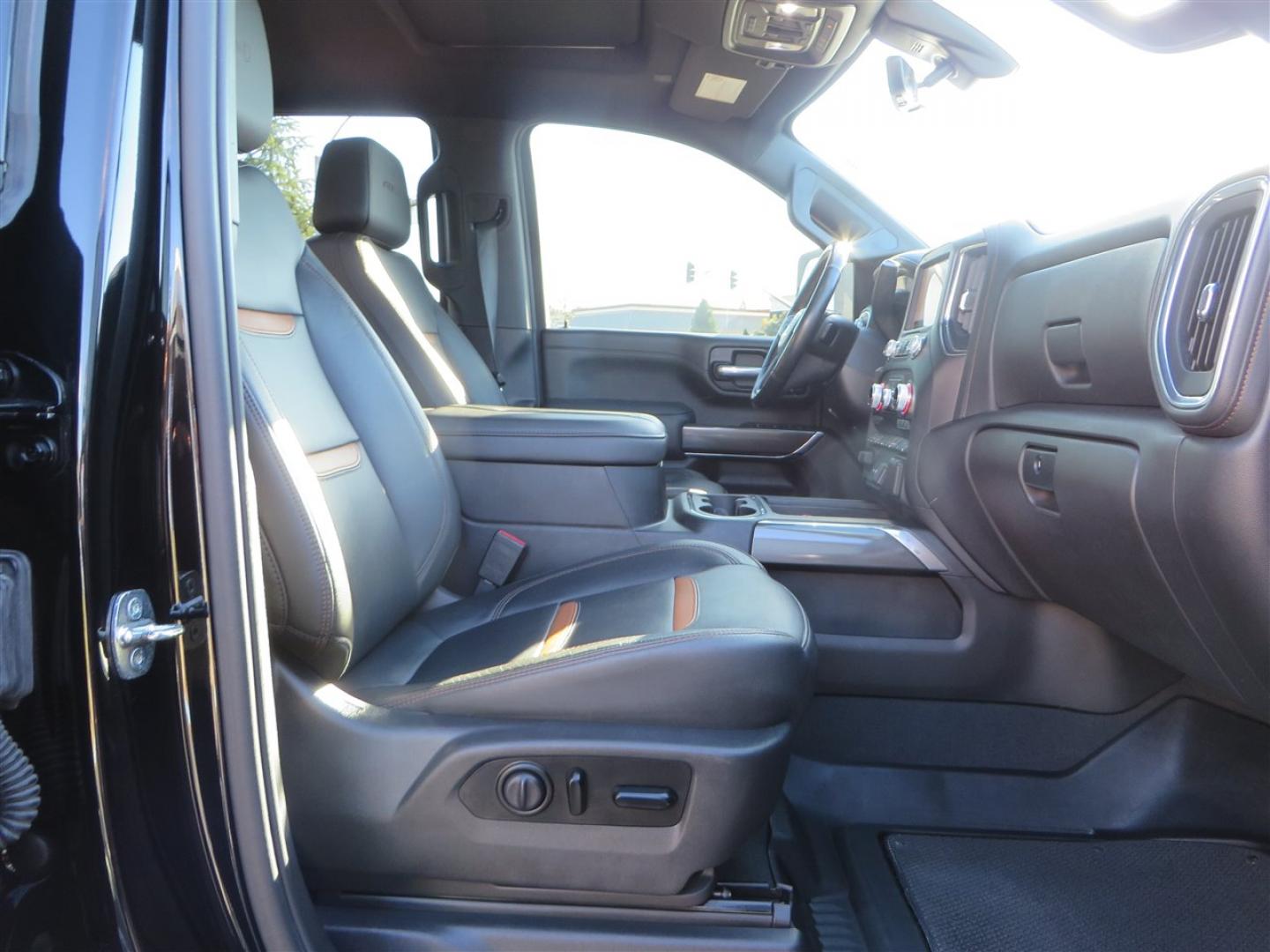 2021 BLACK /BLACK GMC Sierra 2500HD AT4 Crew Cab 4WD (1GT49PEY3MF) with an 6.6L V8 OHV 16 DIESEL engine, 6A transmission, located at 2630 Grass Valley Highway, Auburn, CA, 95603, (530) 508-5100, 38.937893, -121.095482 - Features a RC 7'' suspension system, 37'' Nitto Ridge Grappler tires, 22'' 4 Play wheels, Airlift helper bags with compressor, soft folding tonneau cover, and window tint. - Photo#57