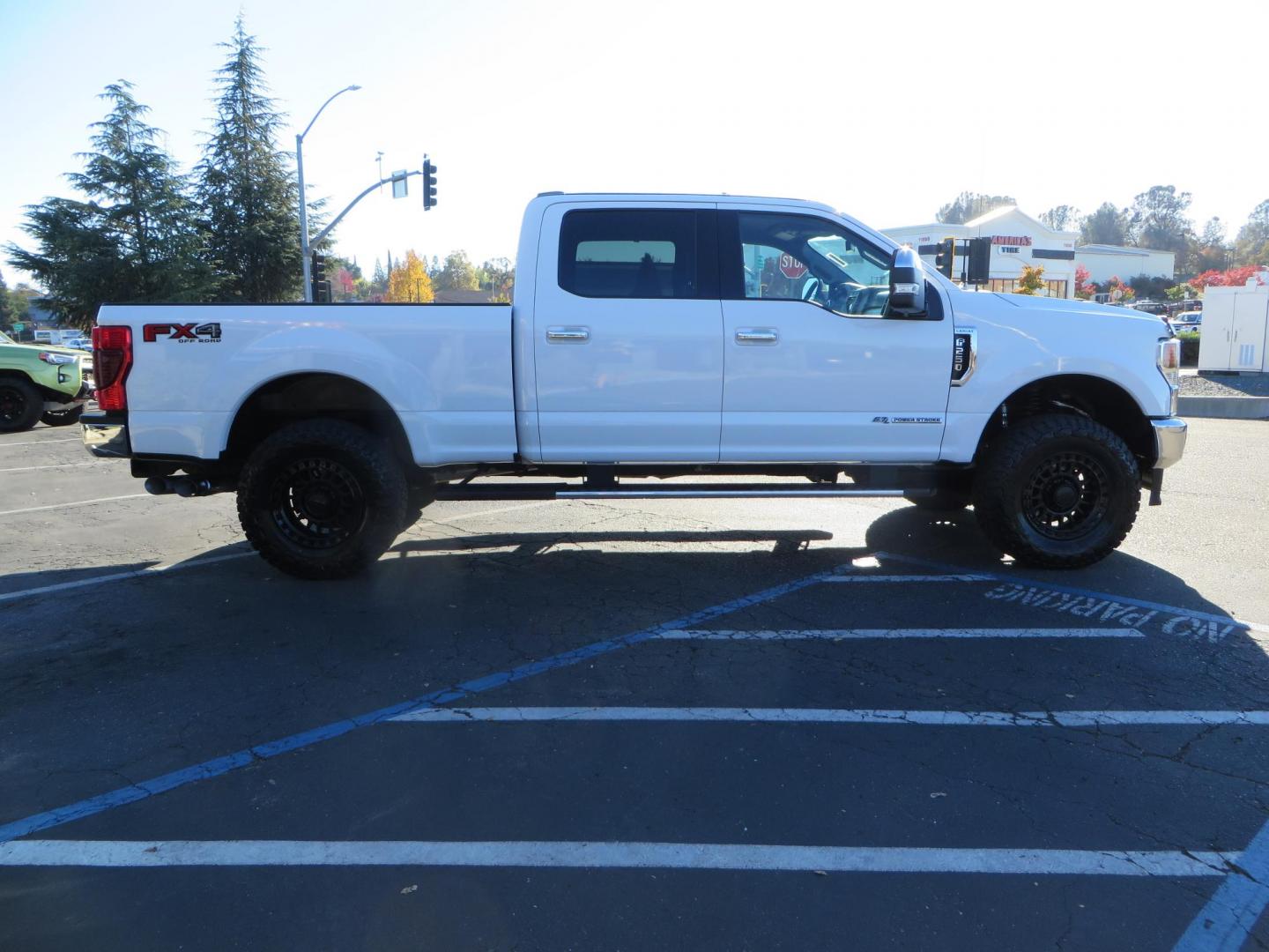2021 White /BLACK Ford F-250 SD Lariat Crew Cab 4WD (1FT7W2BTXME) with an 6.7L V8 OHV 16V DIESEL engine, 6A transmission, located at 2630 Grass Valley Highway, Auburn, CA, 95603, (530) 508-5100, 38.937893, -121.095482 - Features a BDS level kit with Fox 2.0 shocks, 35" Toyo Open Country RT trail tires, 18" KMC IMS wheels, Weathertech Bug deflector and floor liners. - Photo#5