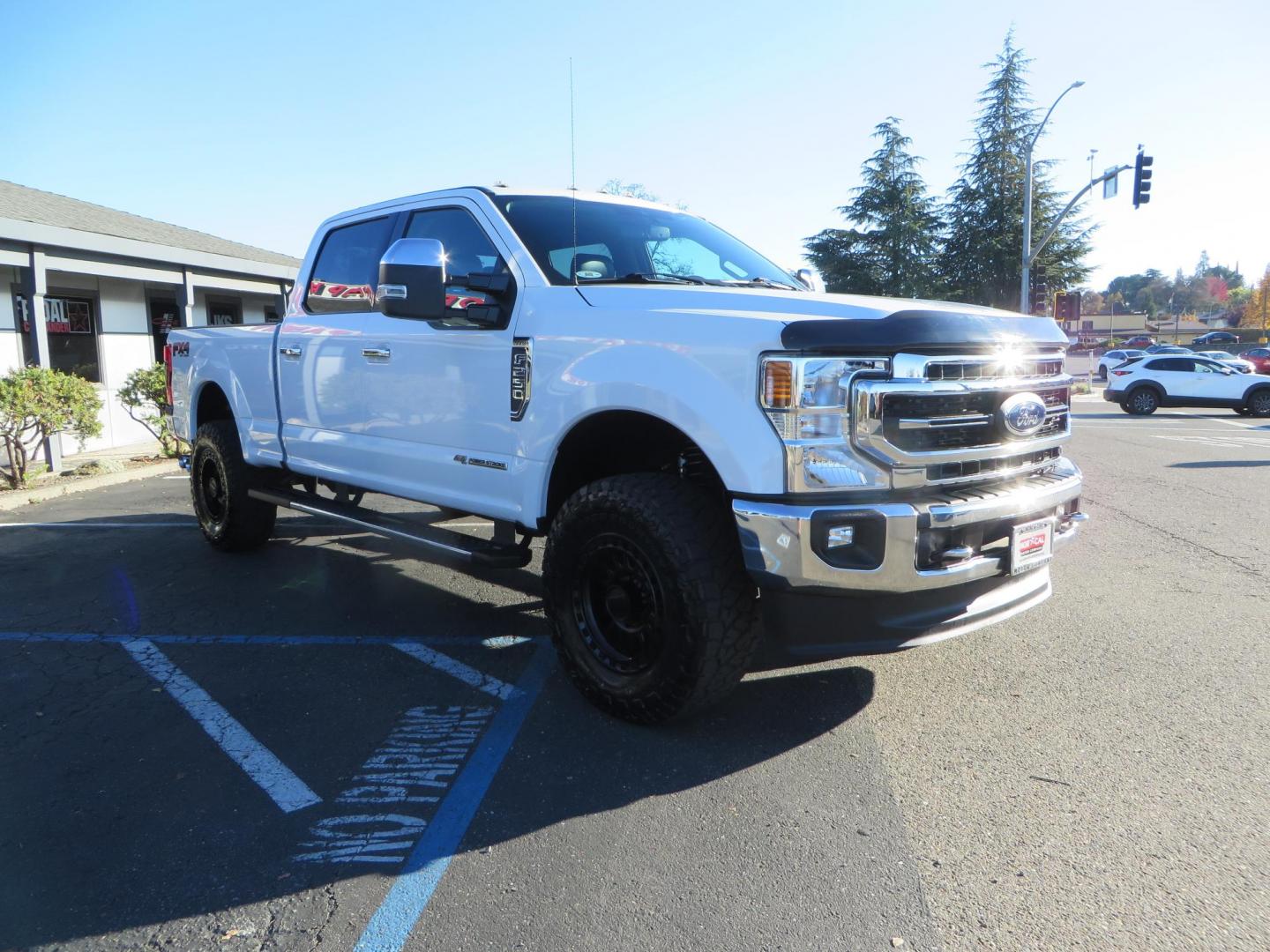 2021 White /BLACK Ford F-250 SD Lariat Crew Cab 4WD (1FT7W2BTXME) with an 6.7L V8 OHV 16V DIESEL engine, 6A transmission, located at 2630 Grass Valley Highway, Auburn, CA, 95603, (530) 508-5100, 38.937893, -121.095482 - Features a BDS level kit with Fox 2.0 shocks, 35" Toyo Open Country RT trail tires, 18" KMC IMS wheels, Weathertech Bug deflector and floor liners. - Photo#6