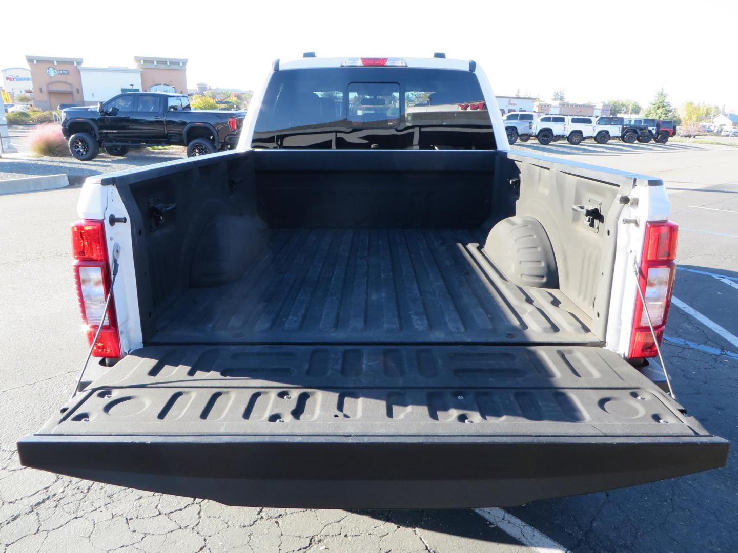 2021 White /BLACK Ford F-250 SD Lariat Crew Cab 4WD (1FT7W2BTXME) with an 6.7L V8 OHV 16V DIESEL engine, 6A transmission, located at 2630 Grass Valley Highway, Auburn, CA, 95603, (530) 508-5100, 38.937893, -121.095482 - Features a BDS level kit with Fox 2.0 shocks, 35" Toyo Open Country RT trail tires, 18" KMC IMS wheels, Weathertech Bug deflector and floor liners. - Photo#12