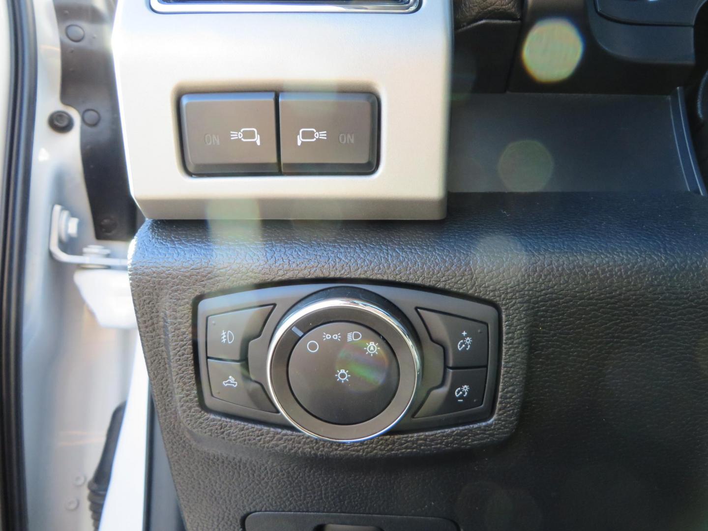 2021 White /BLACK Ford F-250 SD Lariat Crew Cab 4WD (1FT7W2BTXME) with an 6.7L V8 OHV 16V DIESEL engine, 6A transmission, located at 2630 Grass Valley Highway, Auburn, CA, 95603, (530) 508-5100, 38.937893, -121.095482 - Features a BDS level kit with Fox 2.0 shocks, 35" Toyo Open Country RT trail tires, 18" KMC IMS wheels, Weathertech Bug deflector and floor liners. - Photo#38