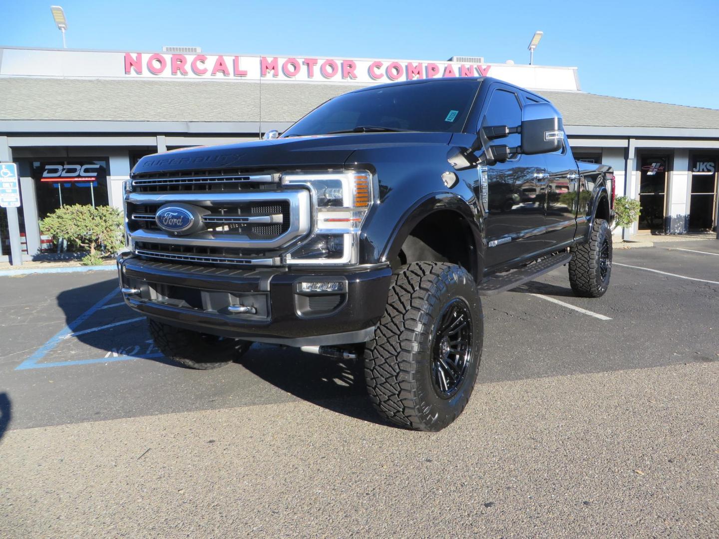 2022 BLACK /BLACK Ford F-250 SD Platinum Tremor Crew Cab Short Bed 4WD (1FT8W2BT2NE) with an 6.7L V8 OHV 16V DIESEL engine, 10 speed transmission, located at 2630 Grass Valley Highway, Auburn, CA, 95603, (530) 508-5100, 38.937893, -121.095482 - Features - BDS 4" Radius arm suspension system, Fox 2.0 shocks, Dual Fox steering stabilizers, 37" Nitto Ridge Grappler tires, 20" Fuel Rebel wheels, Airlift air bags, Airlift wireless 1 compressor, and window tint. - Photo#8