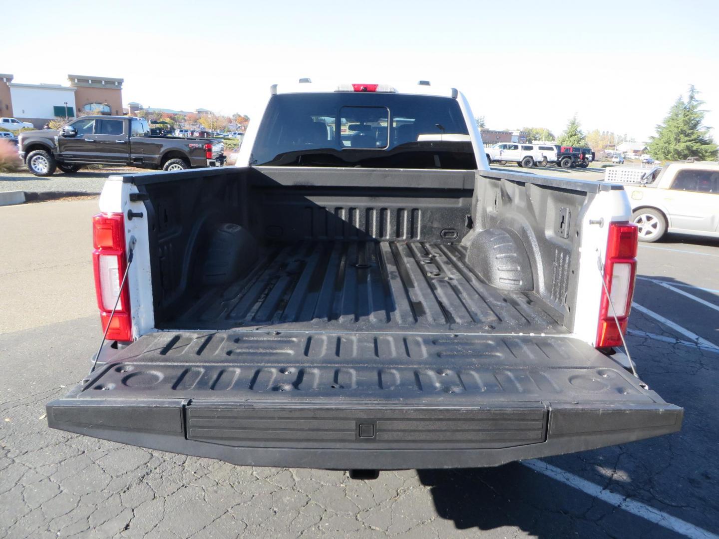 2022 White /Brown Ford F-250 SD King Ranch Crew Cab 4WD (1FT8W2BT0NE) with an 6.7L V8 OHV 16V DIESEL engine, 10 Speed Automatic transmission, located at 2630 Grass Valley Highway, Auburn, CA, 95603, (530) 508-5100, 38.937893, -121.095482 - Photo#11