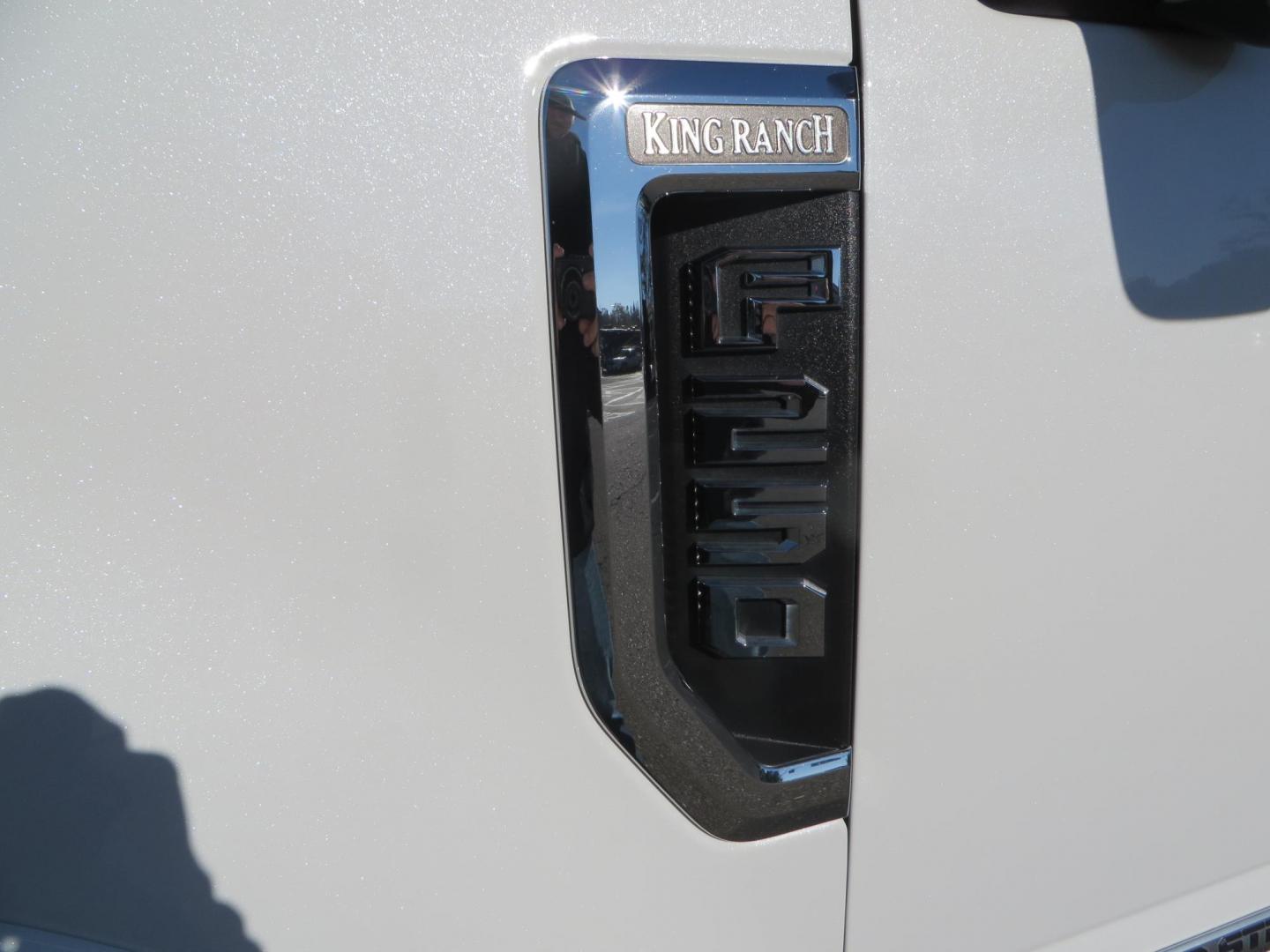 2022 White /Brown Ford F-250 SD King Ranch Crew Cab 4WD (1FT8W2BT0NE) with an 6.7L V8 OHV 16V DIESEL engine, 10 Speed Automatic transmission, located at 2630 Grass Valley Highway, Auburn, CA, 95603, (530) 508-5100, 38.937893, -121.095482 - Photo#14