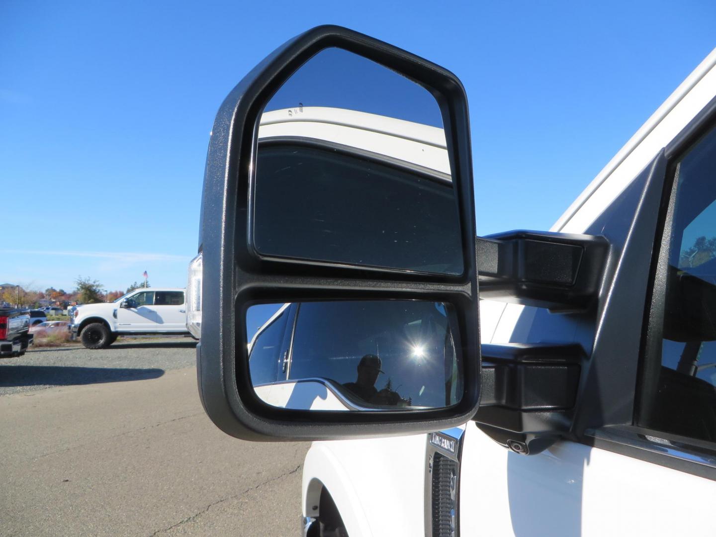 2022 White /Brown Ford F-250 SD King Ranch Crew Cab 4WD (1FT8W2BT0NE) with an 6.7L V8 OHV 16V DIESEL engine, 10 Speed Automatic transmission, located at 2630 Grass Valley Highway, Auburn, CA, 95603, (530) 508-5100, 38.937893, -121.095482 - Photo#15