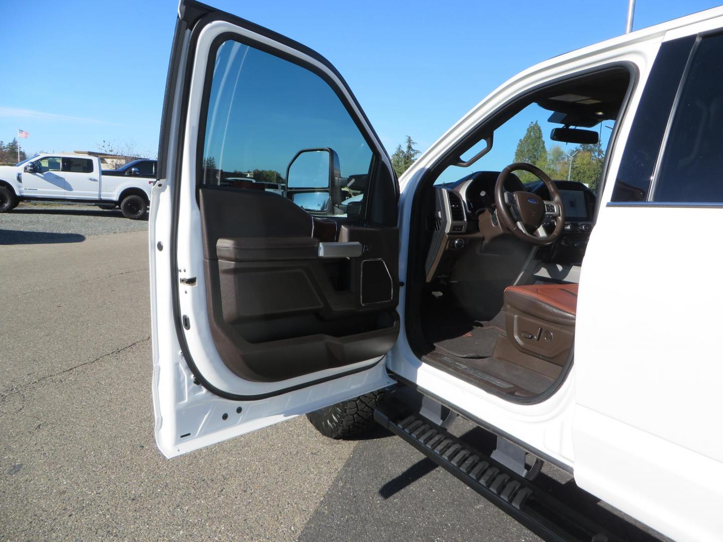 2022 White /Brown Ford F-250 SD King Ranch Crew Cab 4WD (1FT8W2BT0NE) with an 6.7L V8 OHV 16V DIESEL engine, 10 Speed Automatic transmission, located at 2630 Grass Valley Highway, Auburn, CA, 95603, (530) 508-5100, 38.937893, -121.095482 - Photo#19