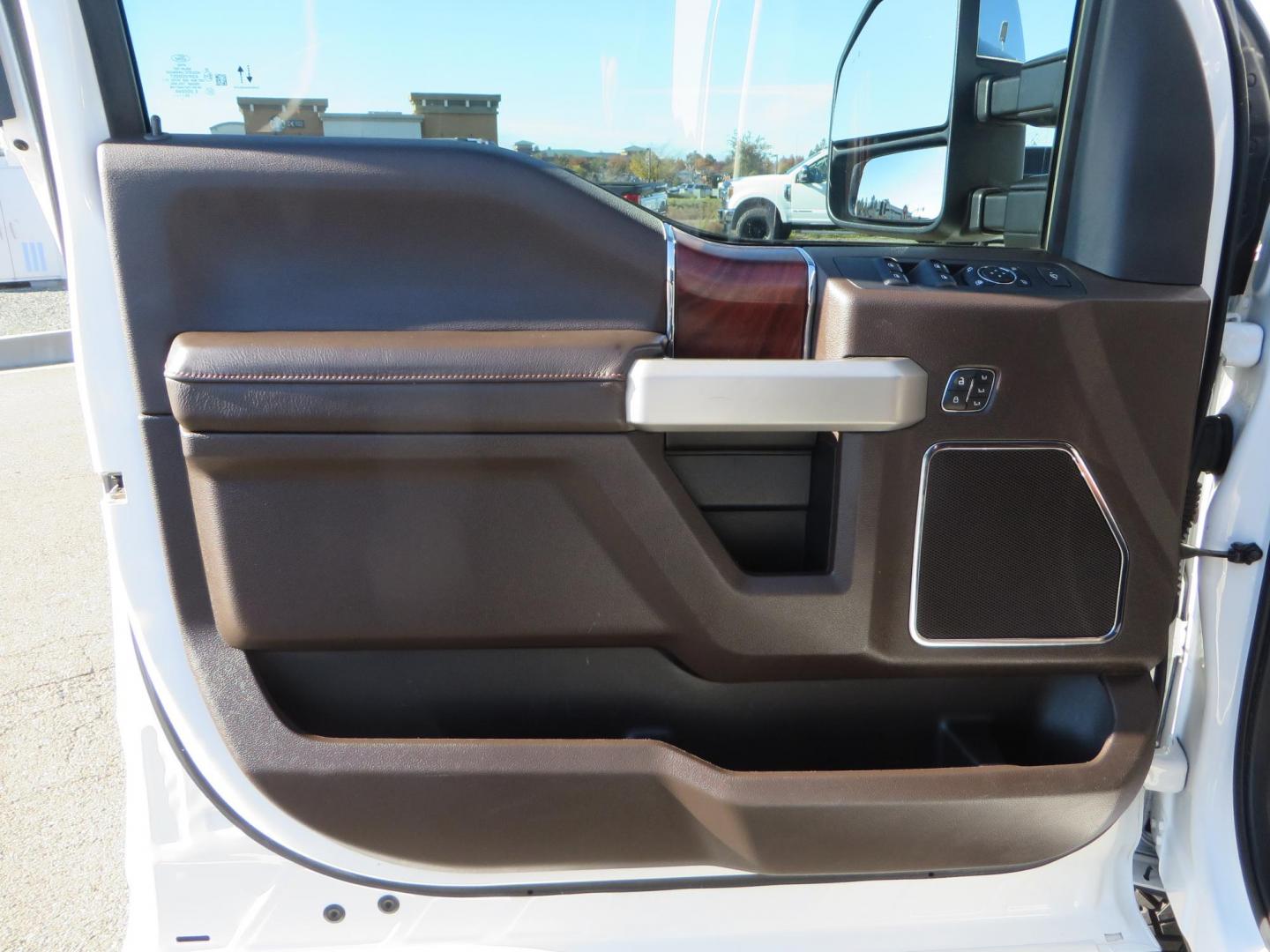 2022 White /Brown Ford F-250 SD King Ranch Crew Cab 4WD (1FT8W2BT0NE) with an 6.7L V8 OHV 16V DIESEL engine, 10 Speed Automatic transmission, located at 2630 Grass Valley Highway, Auburn, CA, 95603, (530) 508-5100, 38.937893, -121.095482 - Photo#20